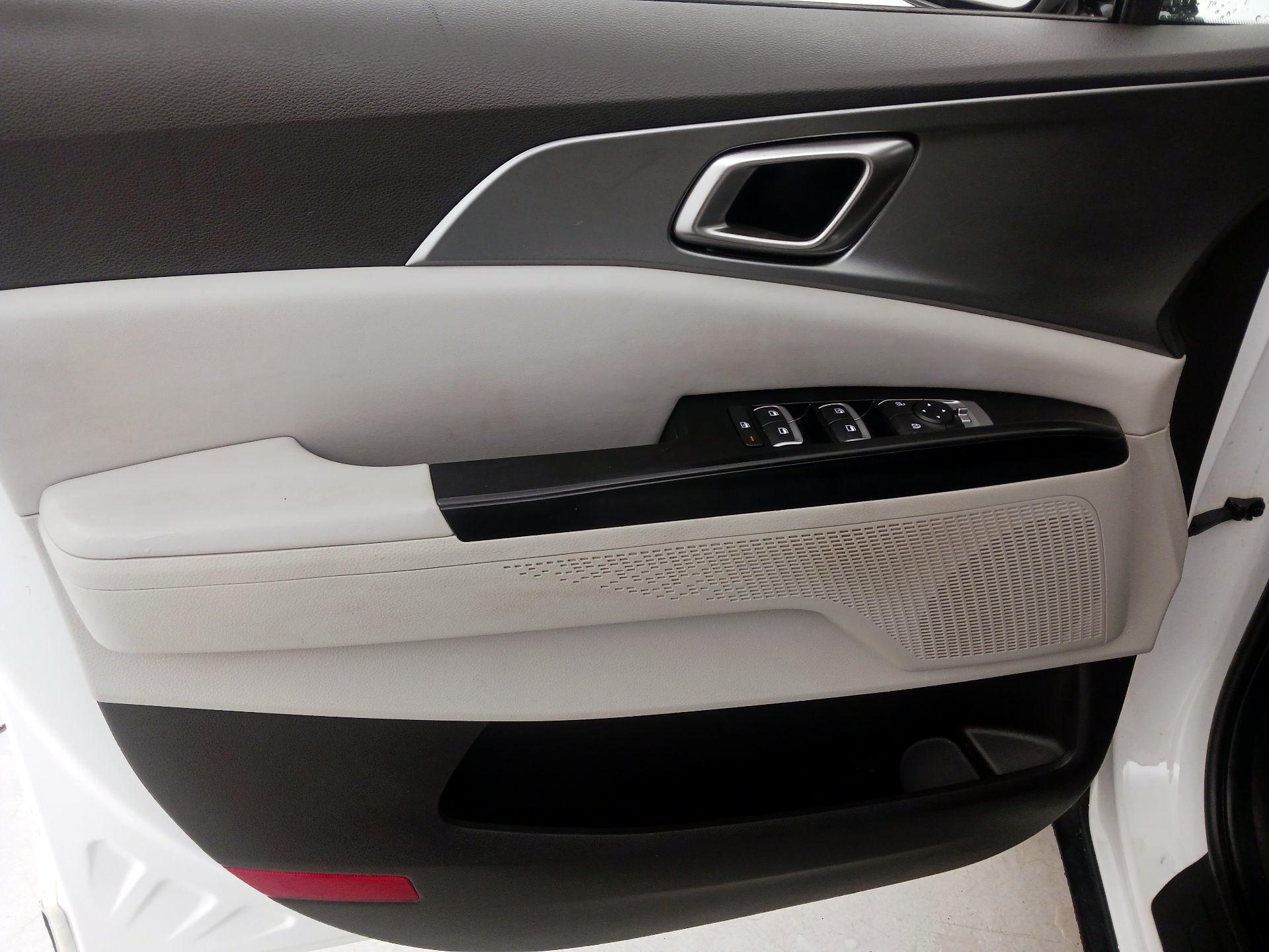 Thumbnail: 2022 Kia Carnival - 12