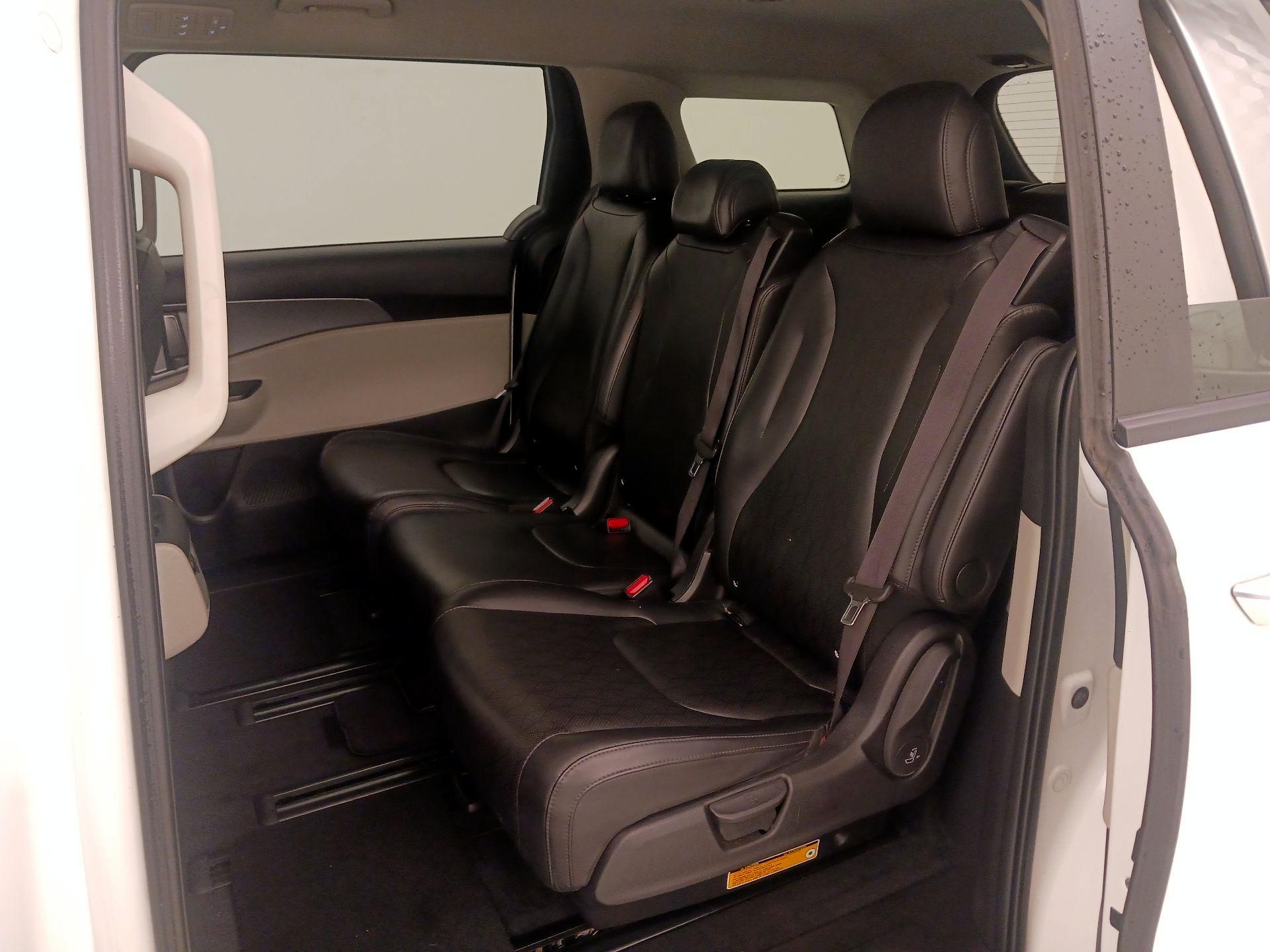 Thumbnail: 2022 Kia Carnival - 19