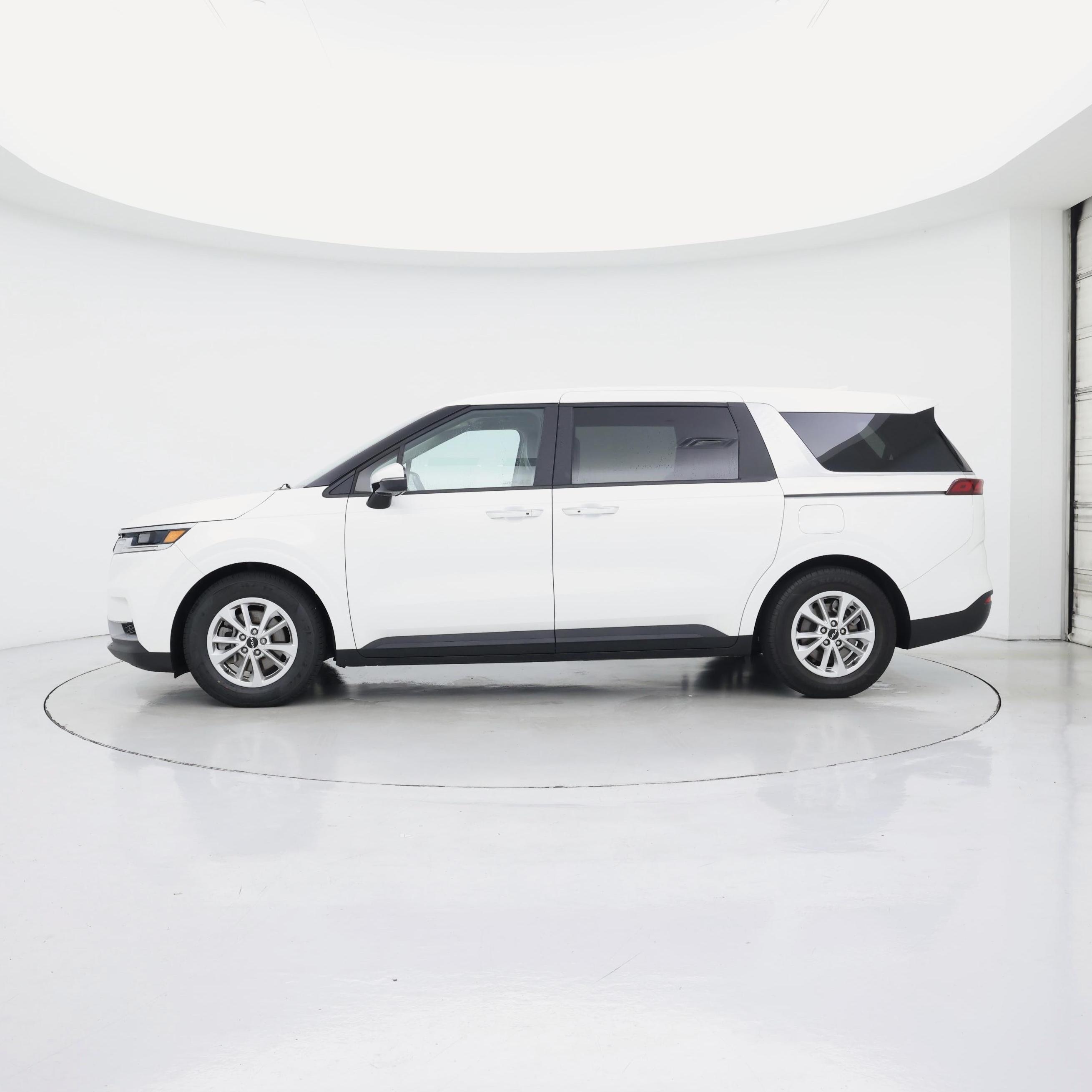 Thumbnail: 2022 Kia Carnival - 3