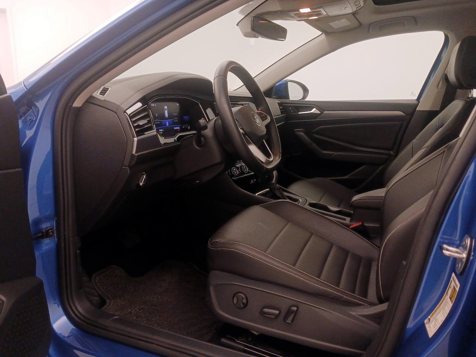 2022 Volkswagen Jetta SE - Photo 12