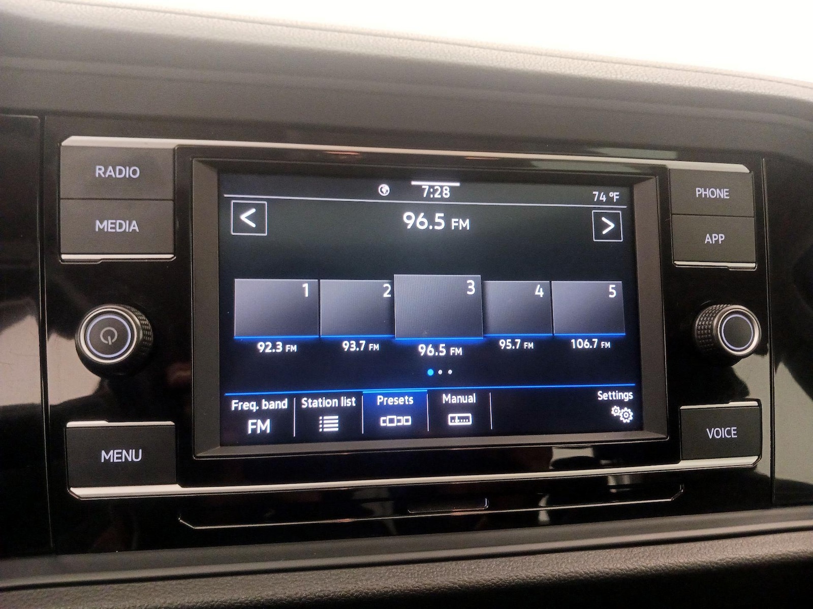 2022 Volkswagen Jetta SE - Photo 16