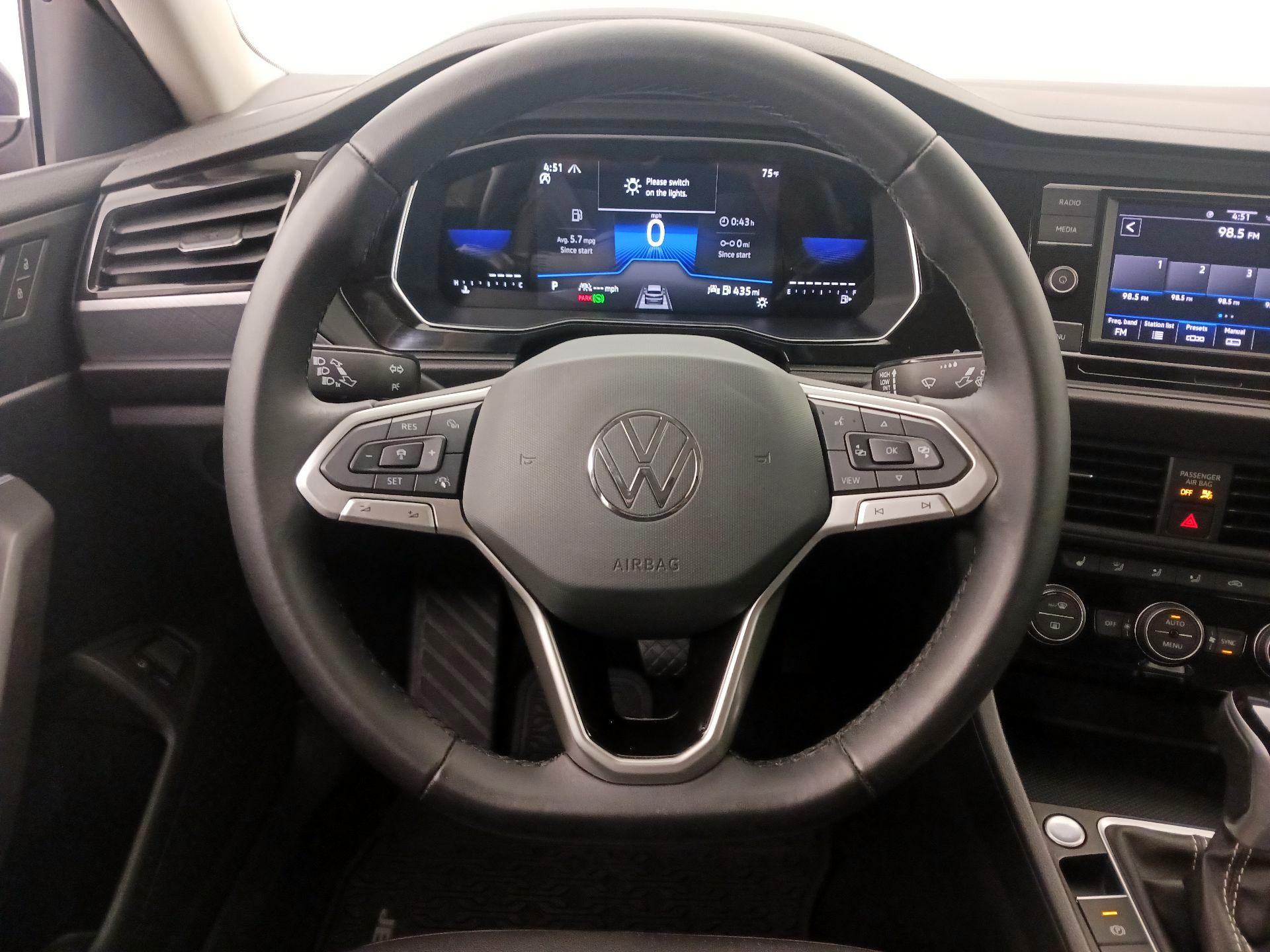 Thumbnail: 2023 Volkswagen Jetta - 10