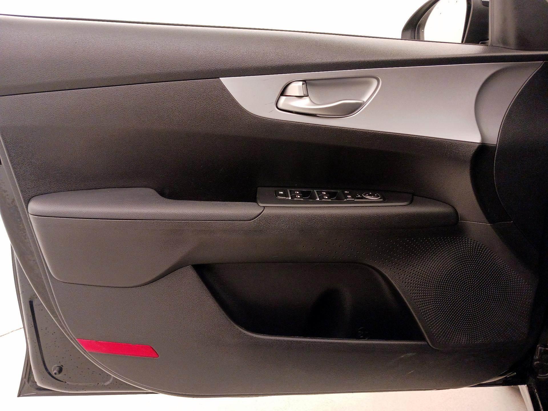 Thumbnail: 2023 Kia Forte - 12