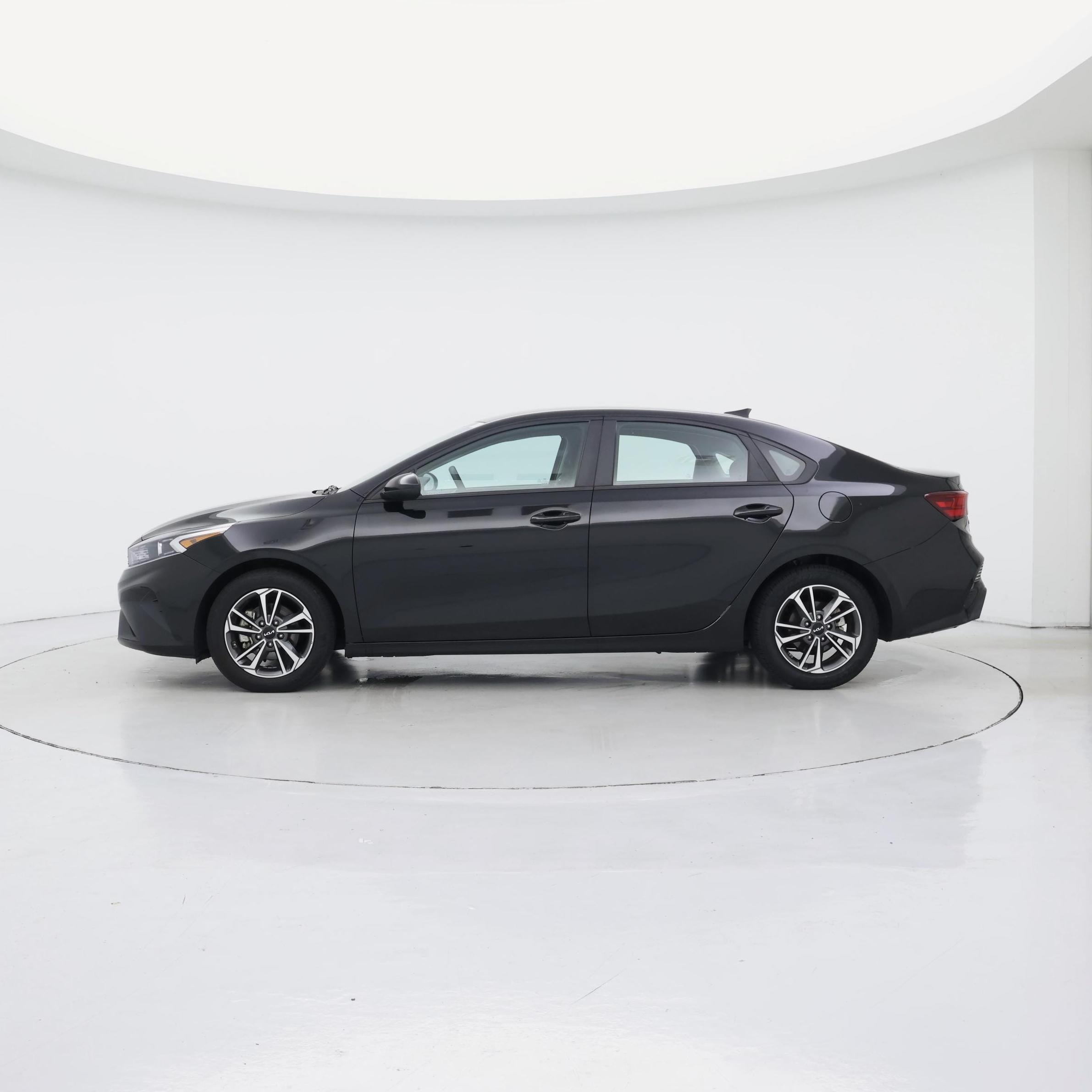 Thumbnail: 2023 Kia Forte - 3