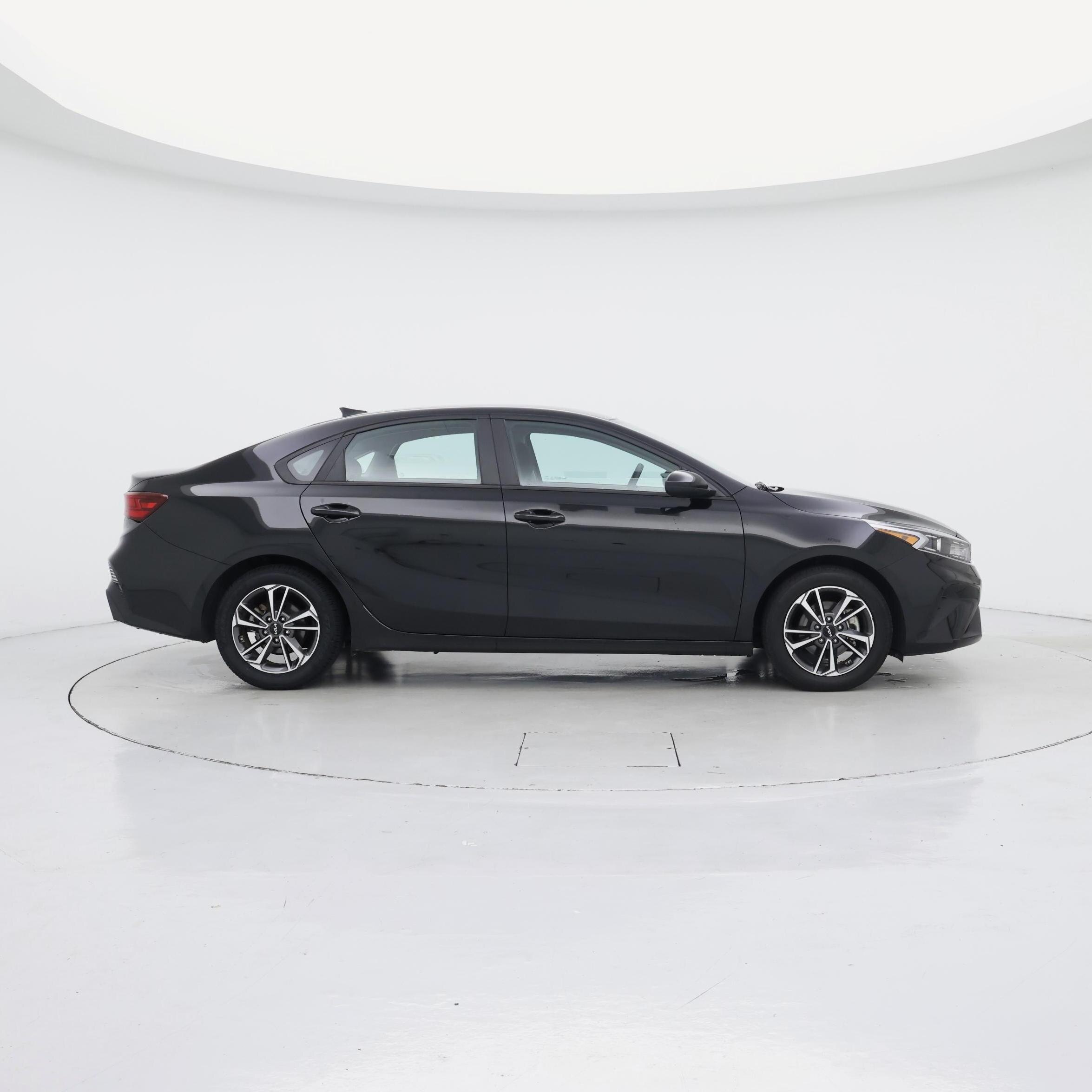 Thumbnail: 2023 Kia Forte - 7