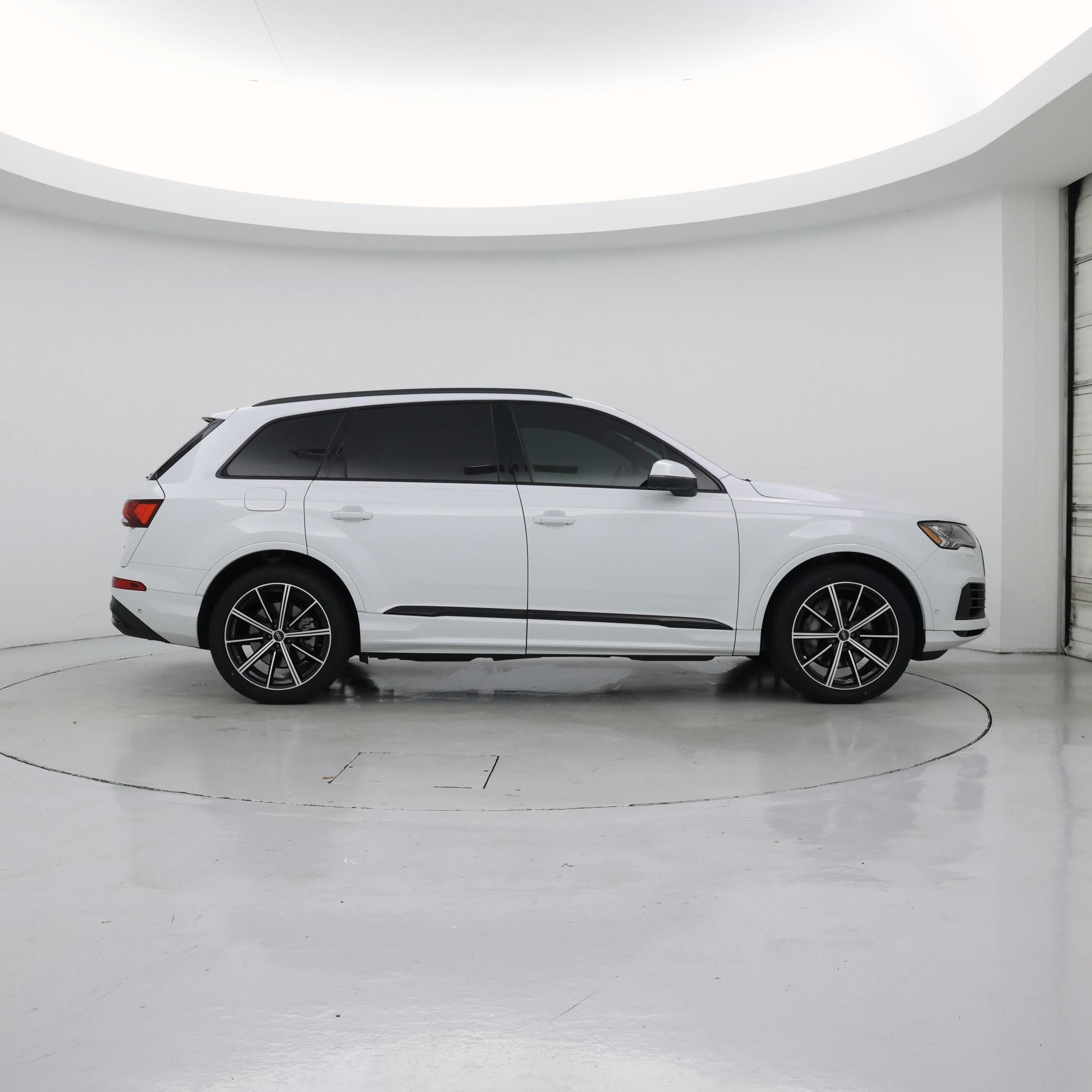 Thumbnail: 2021 Audi Q7 - 7