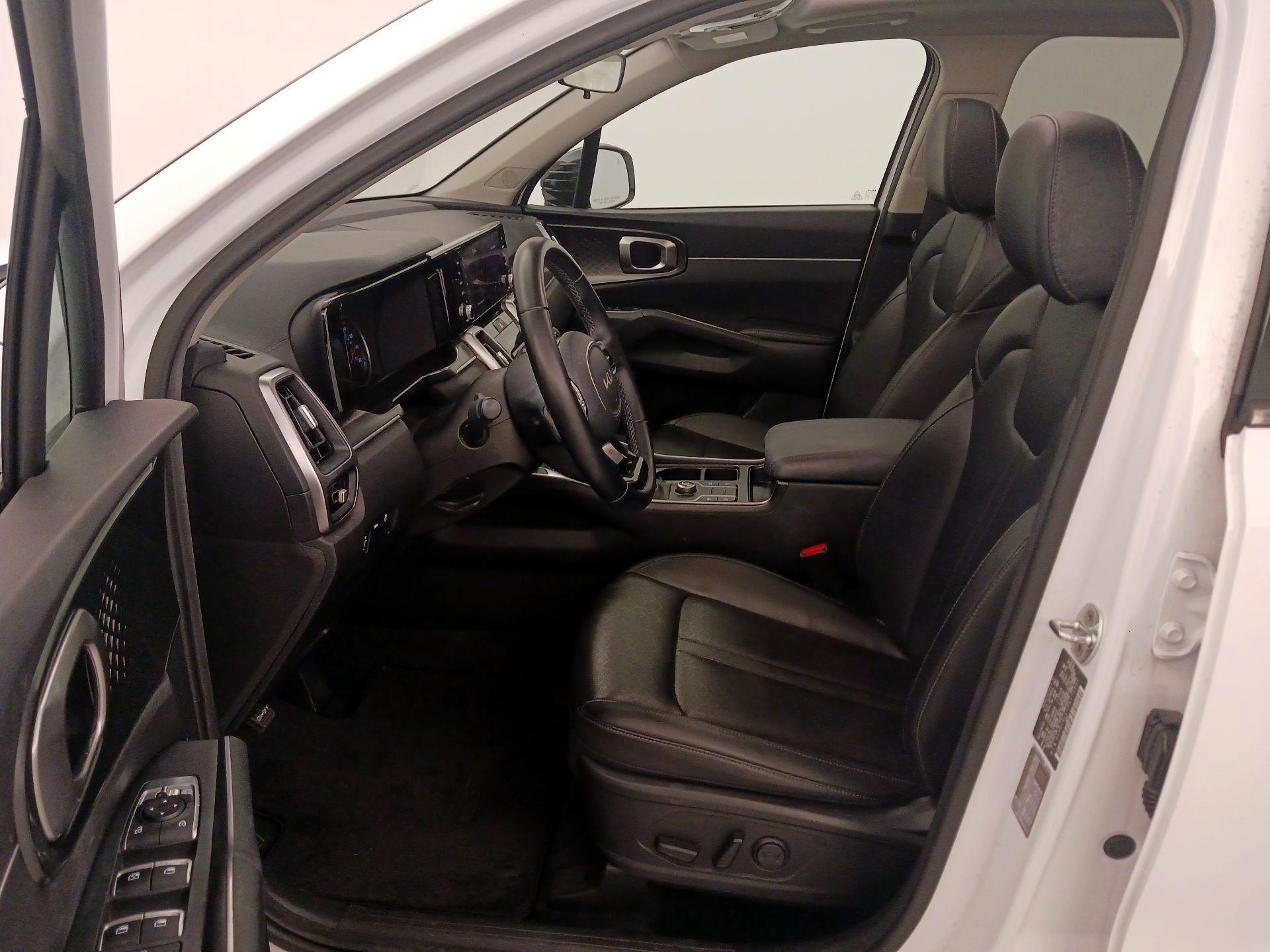 Thumbnail: 2023 Kia Sorento - 11