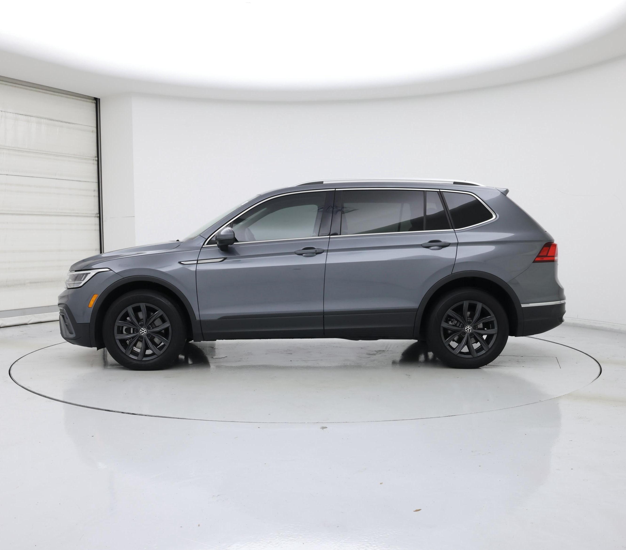 Thumbnail: 2024 Volkswagen Tiguan - 3