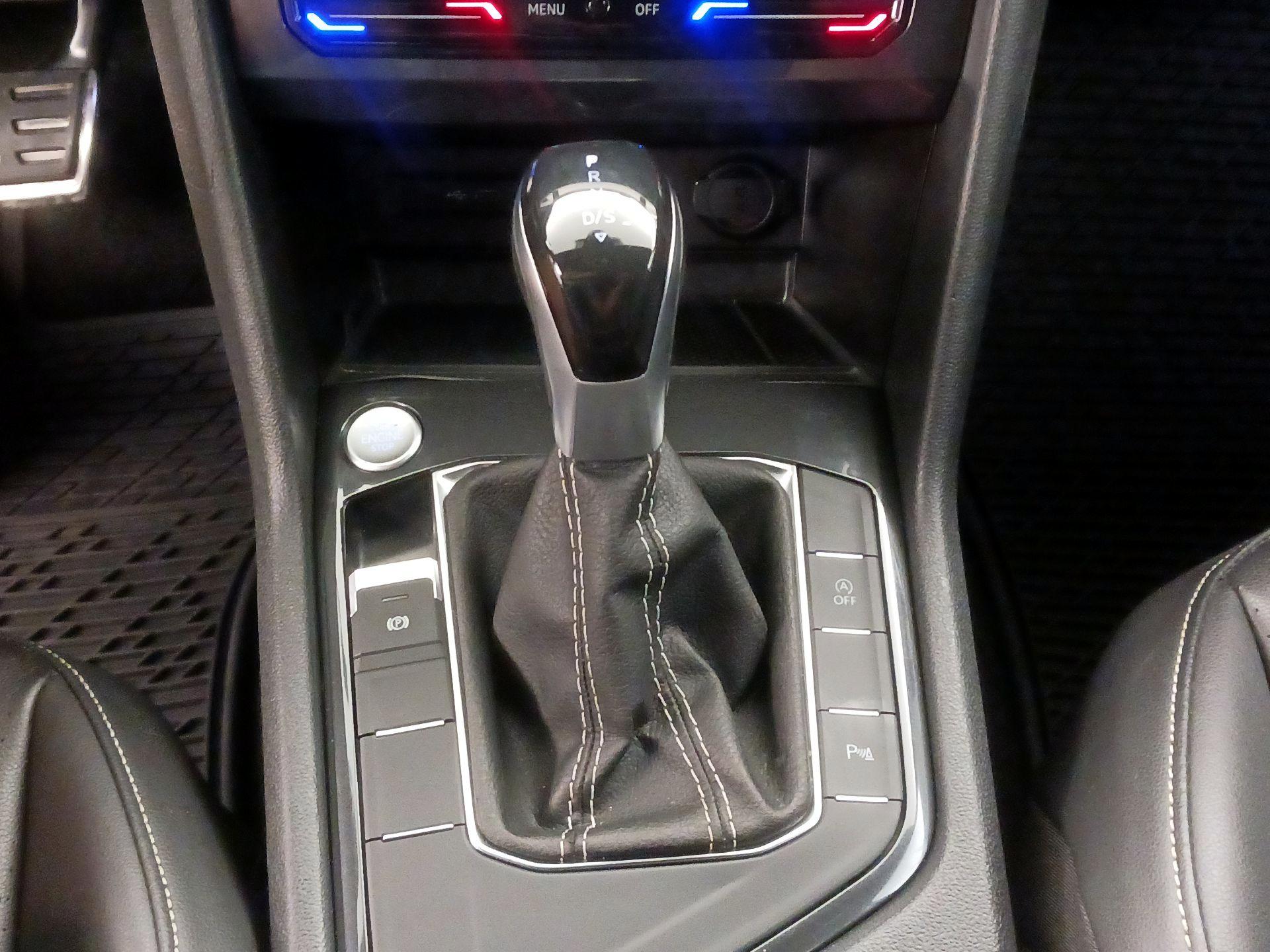 Thumbnail: 2023 Volkswagen Tiguan - 17