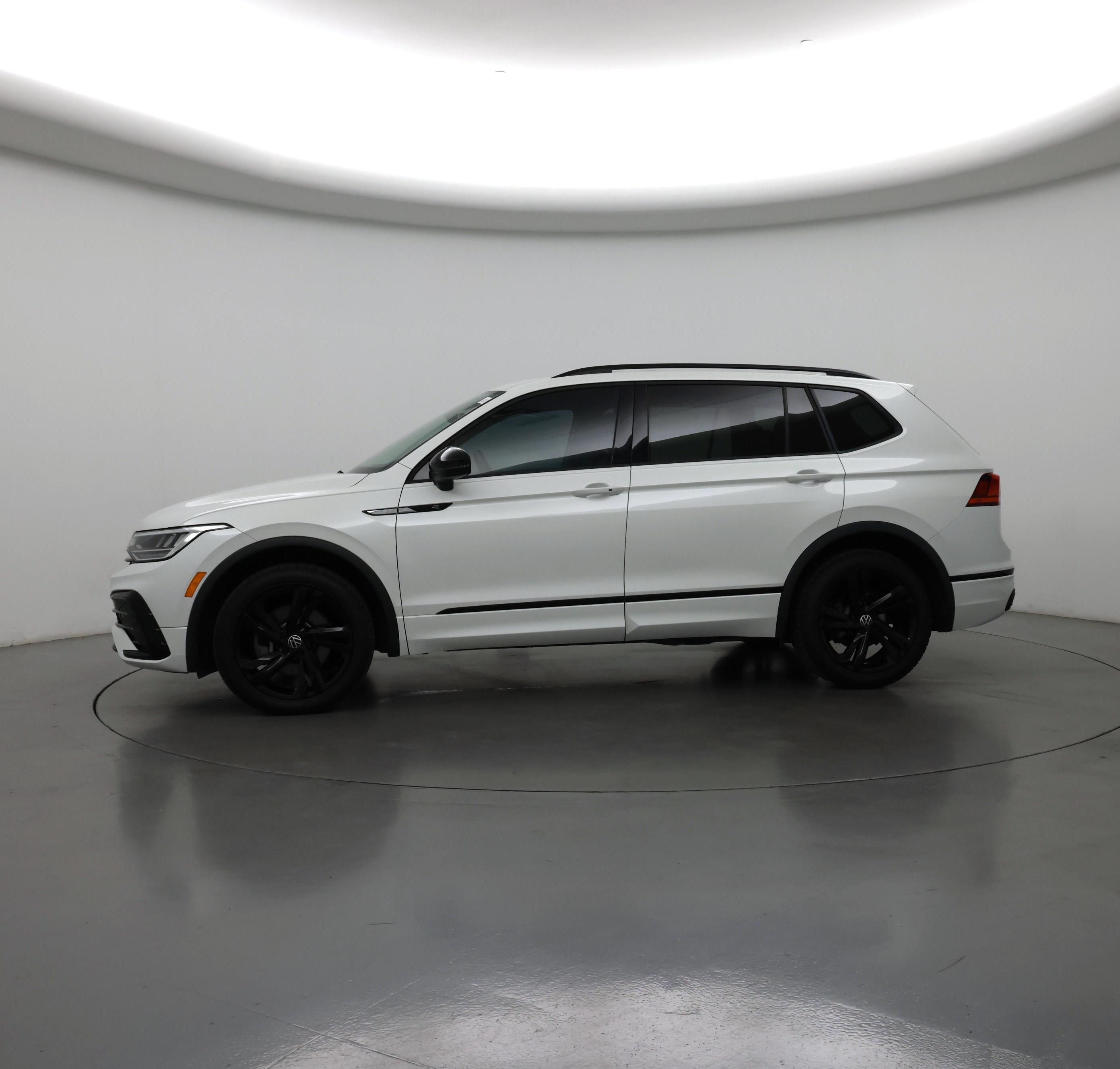 Thumbnail: 2023 Volkswagen Tiguan - 3