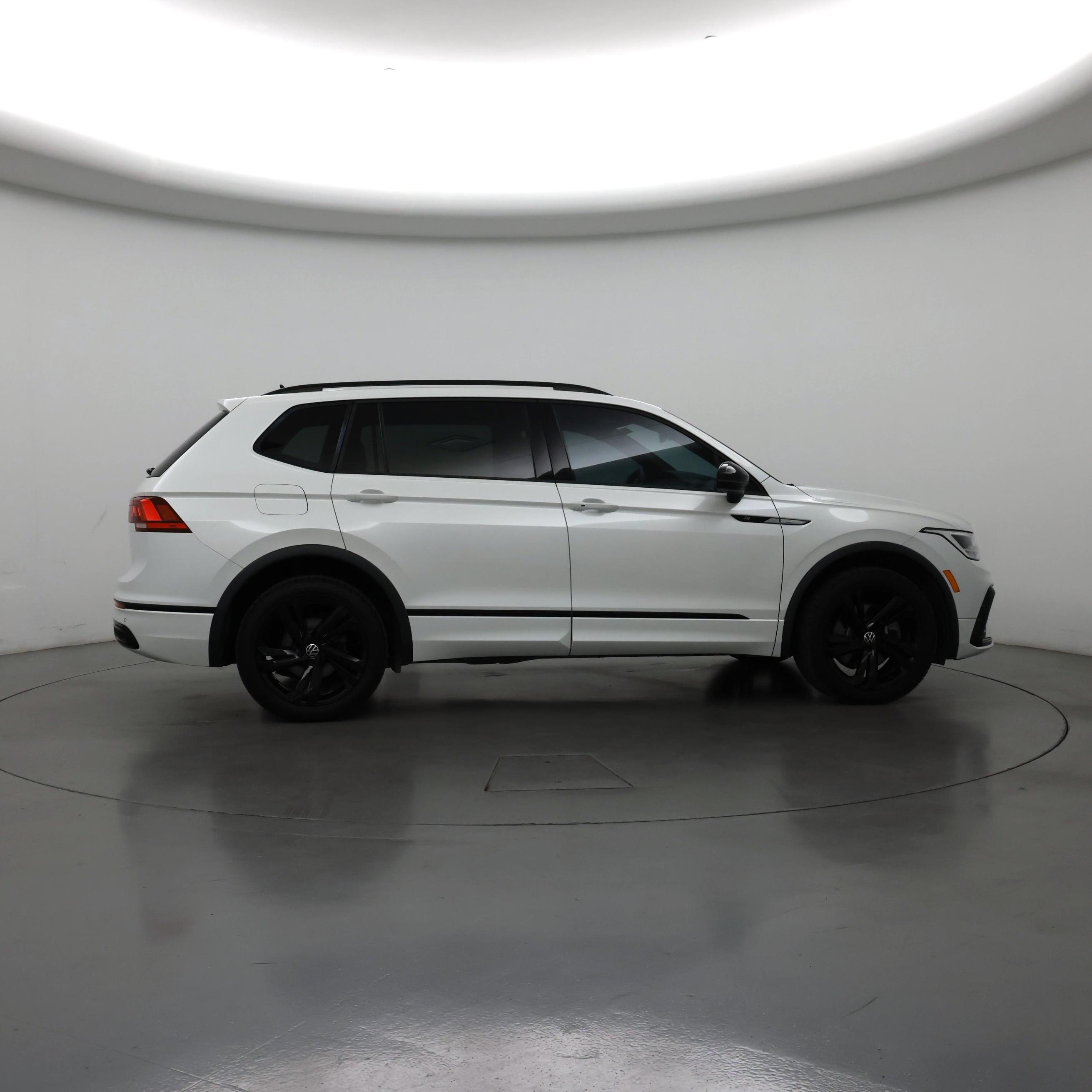 Thumbnail: 2023 Volkswagen Tiguan - 7