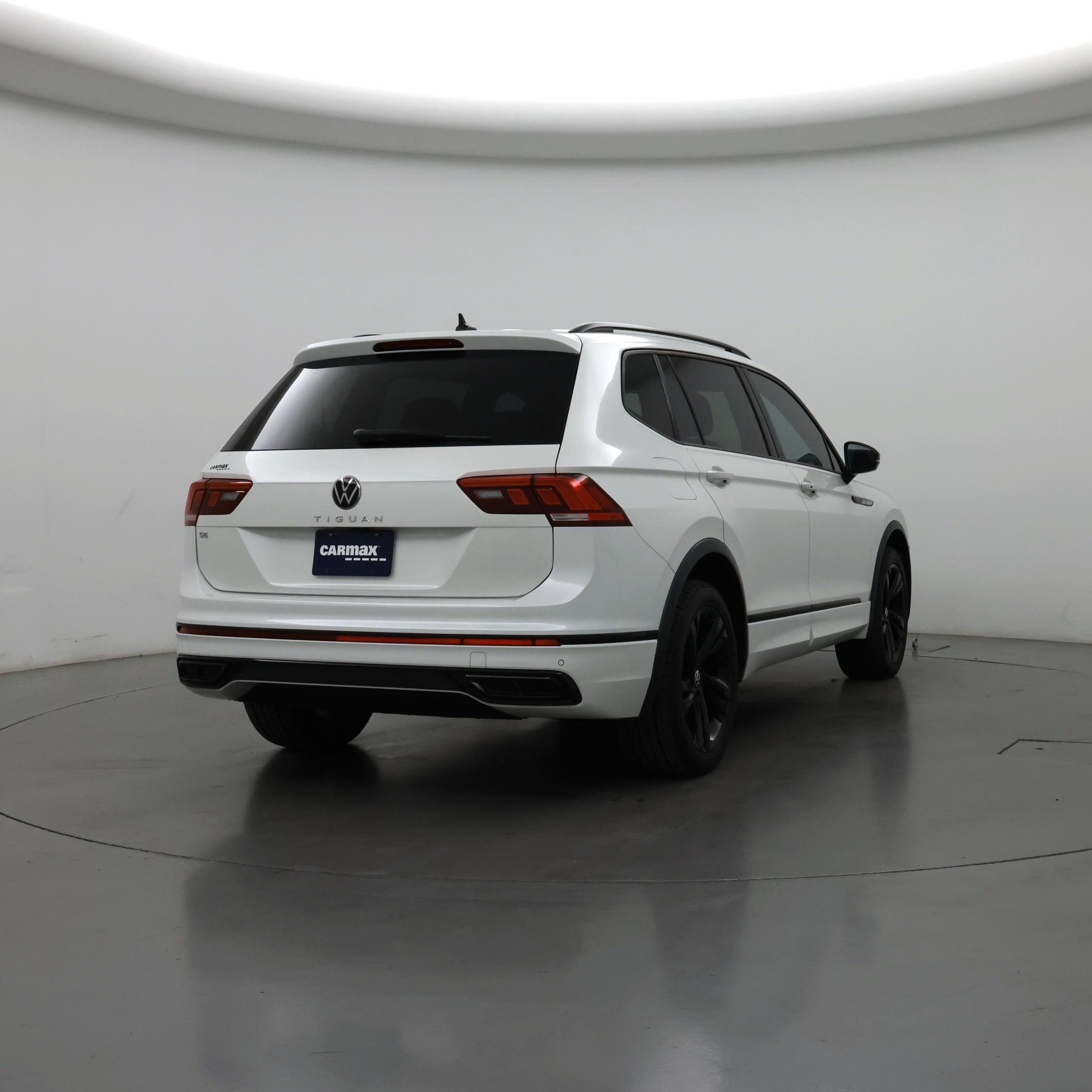 Thumbnail: 2023 Volkswagen Tiguan - 8