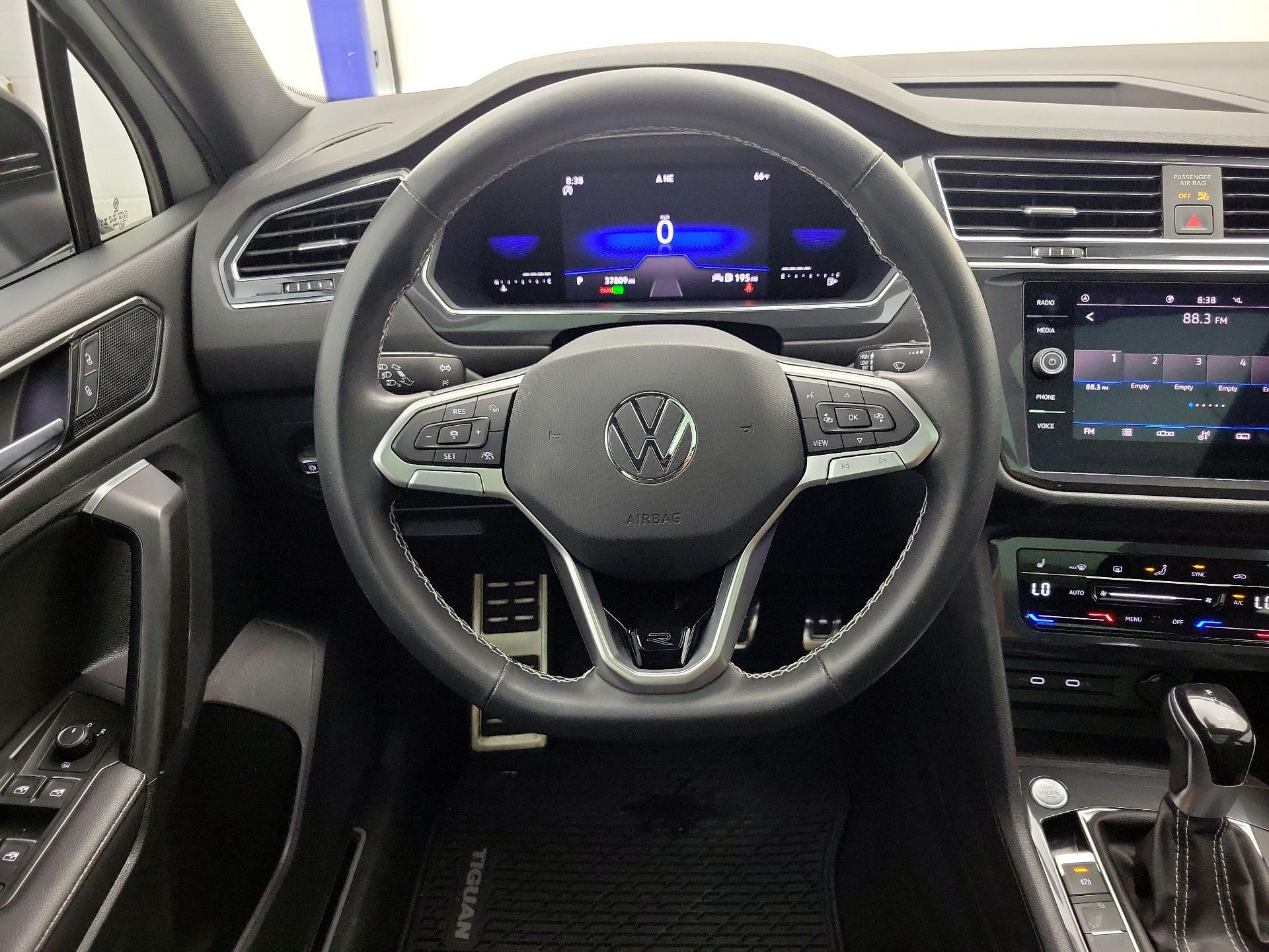 Thumbnail: 2023 Volkswagen Tiguan - 10