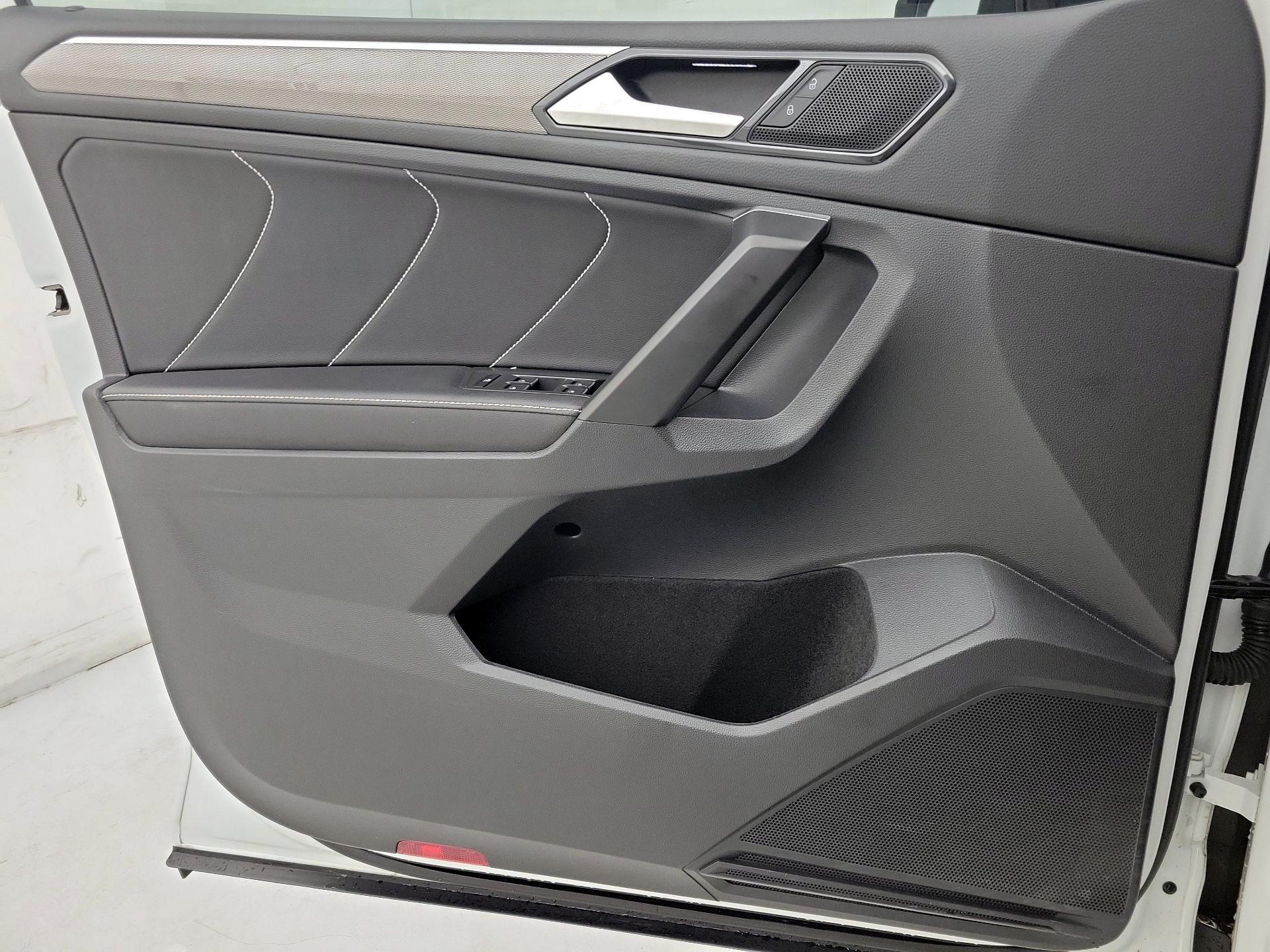 Thumbnail: 2023 Volkswagen Tiguan - 12