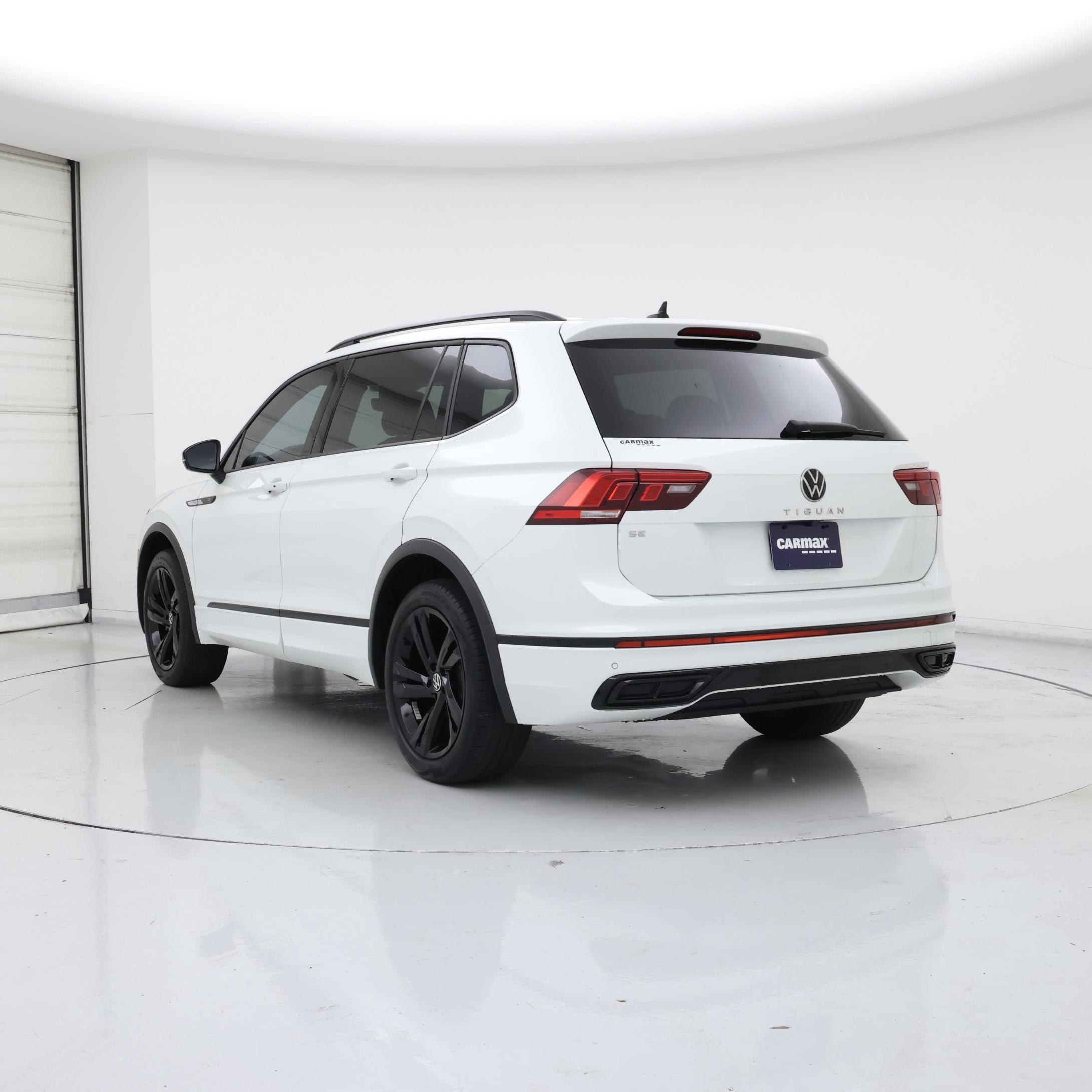Thumbnail: 2023 Volkswagen Tiguan - 2