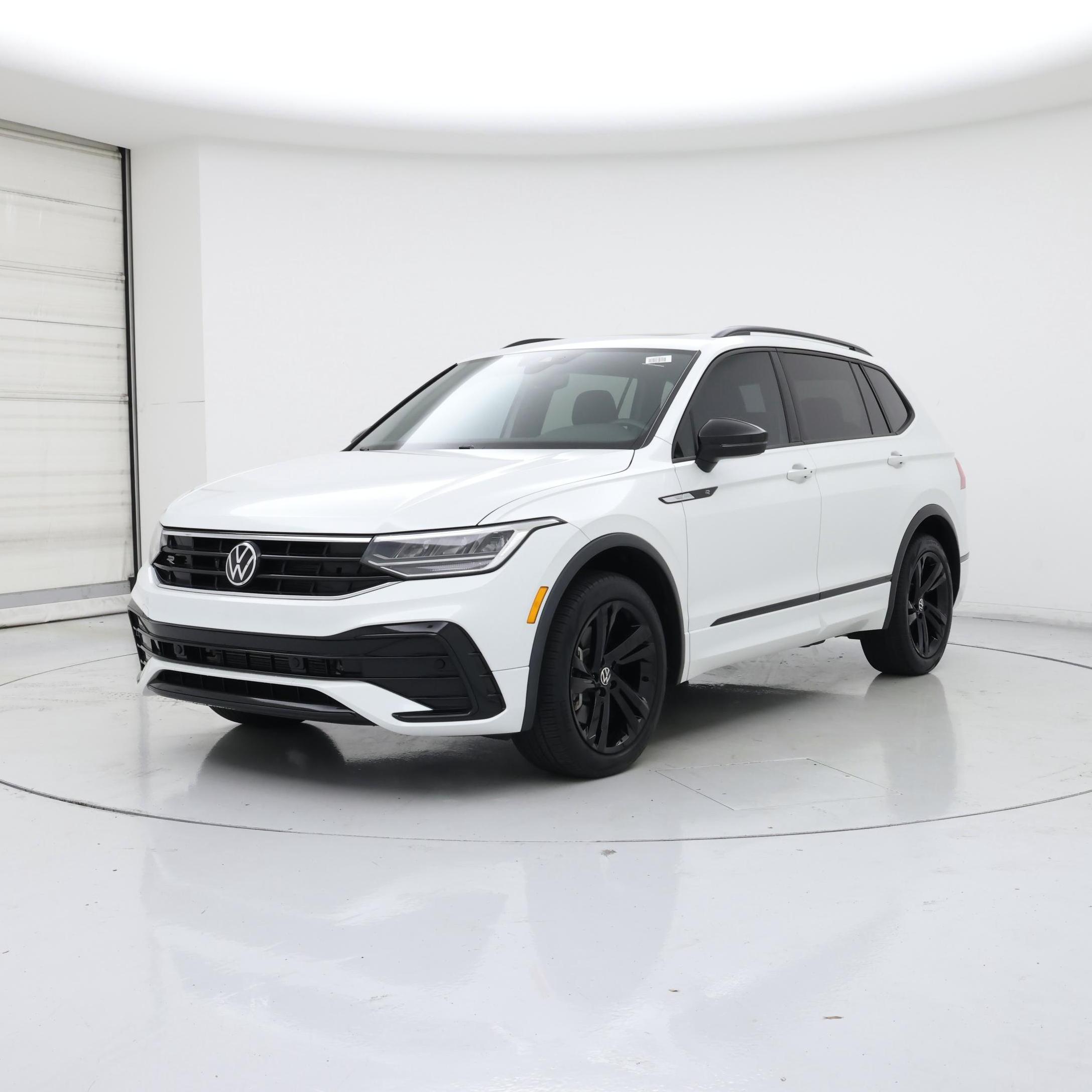 Thumbnail: 2023 Volkswagen Tiguan - 4