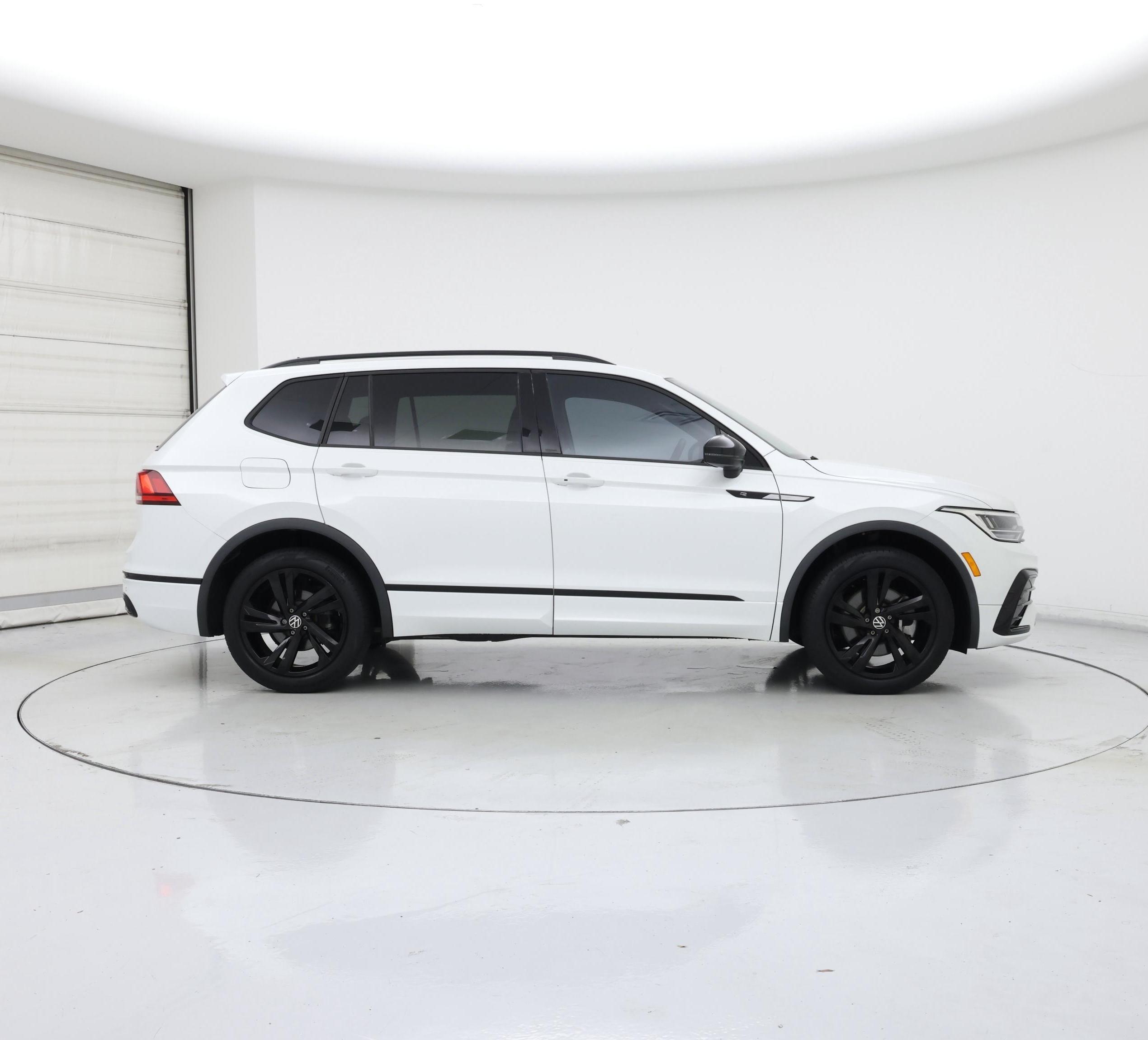 Thumbnail: 2023 Volkswagen Tiguan - 7