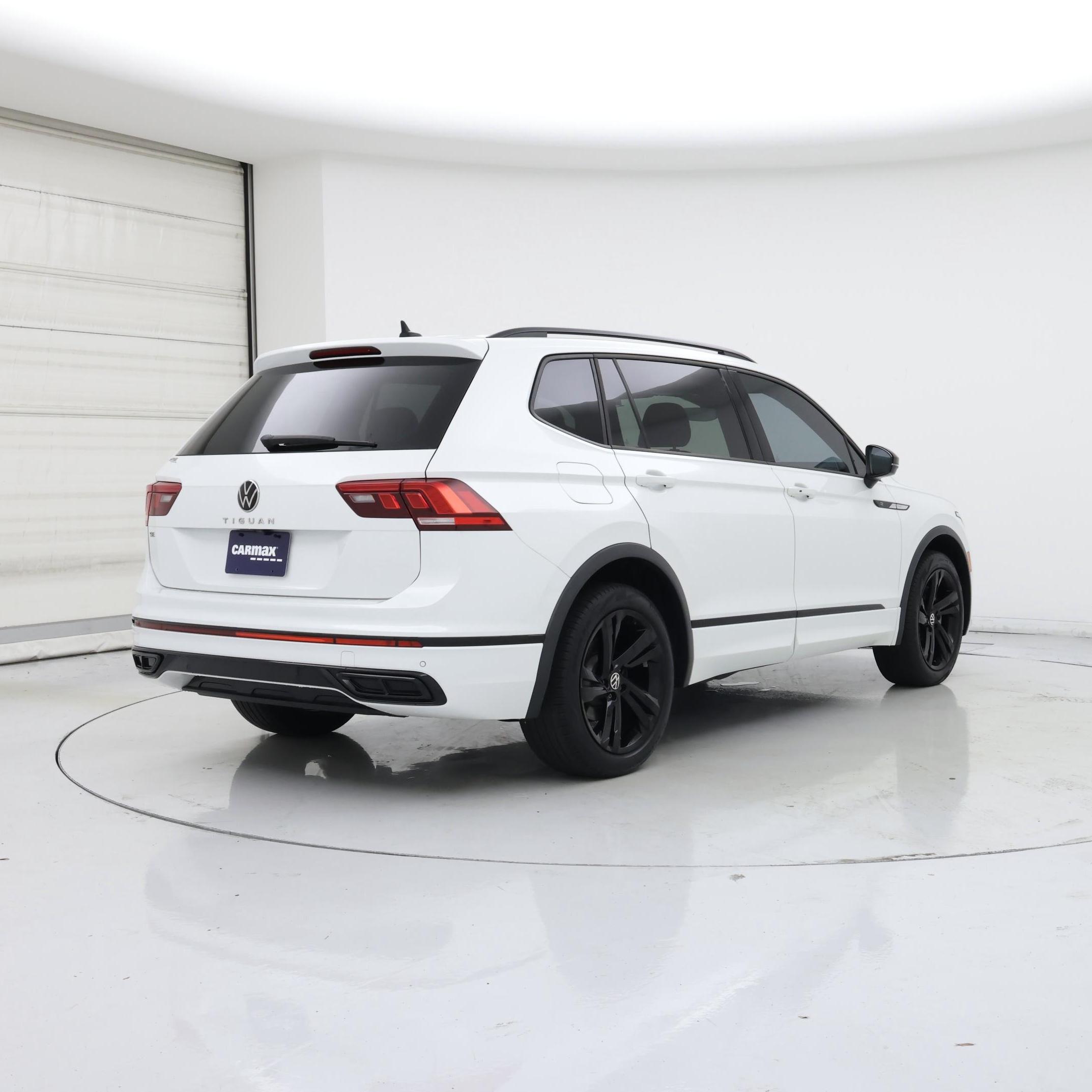 Thumbnail: 2023 Volkswagen Tiguan - 8