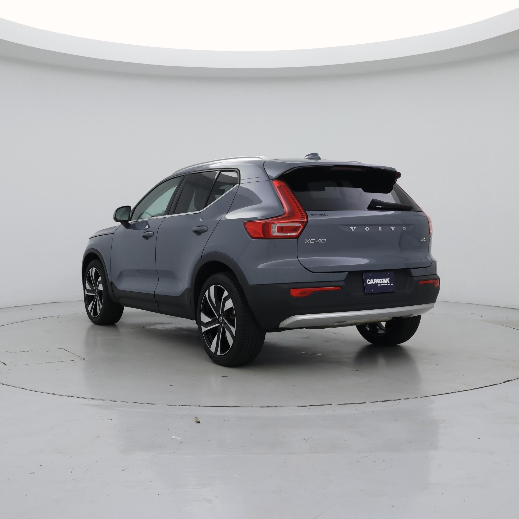 Thumbnail: 2023 Volvo XC40 - 2