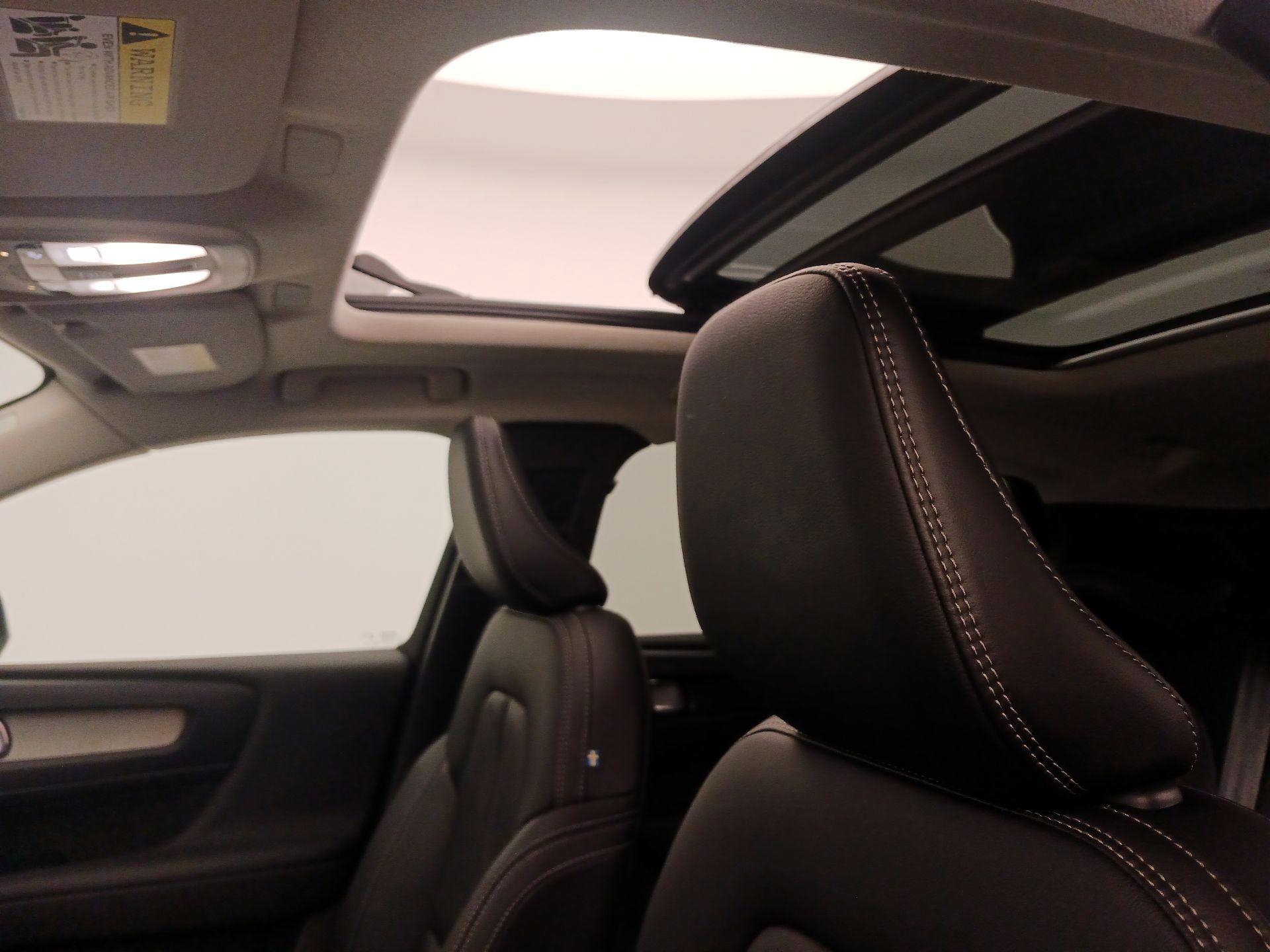 Thumbnail: 2023 Volvo XC40 - 19