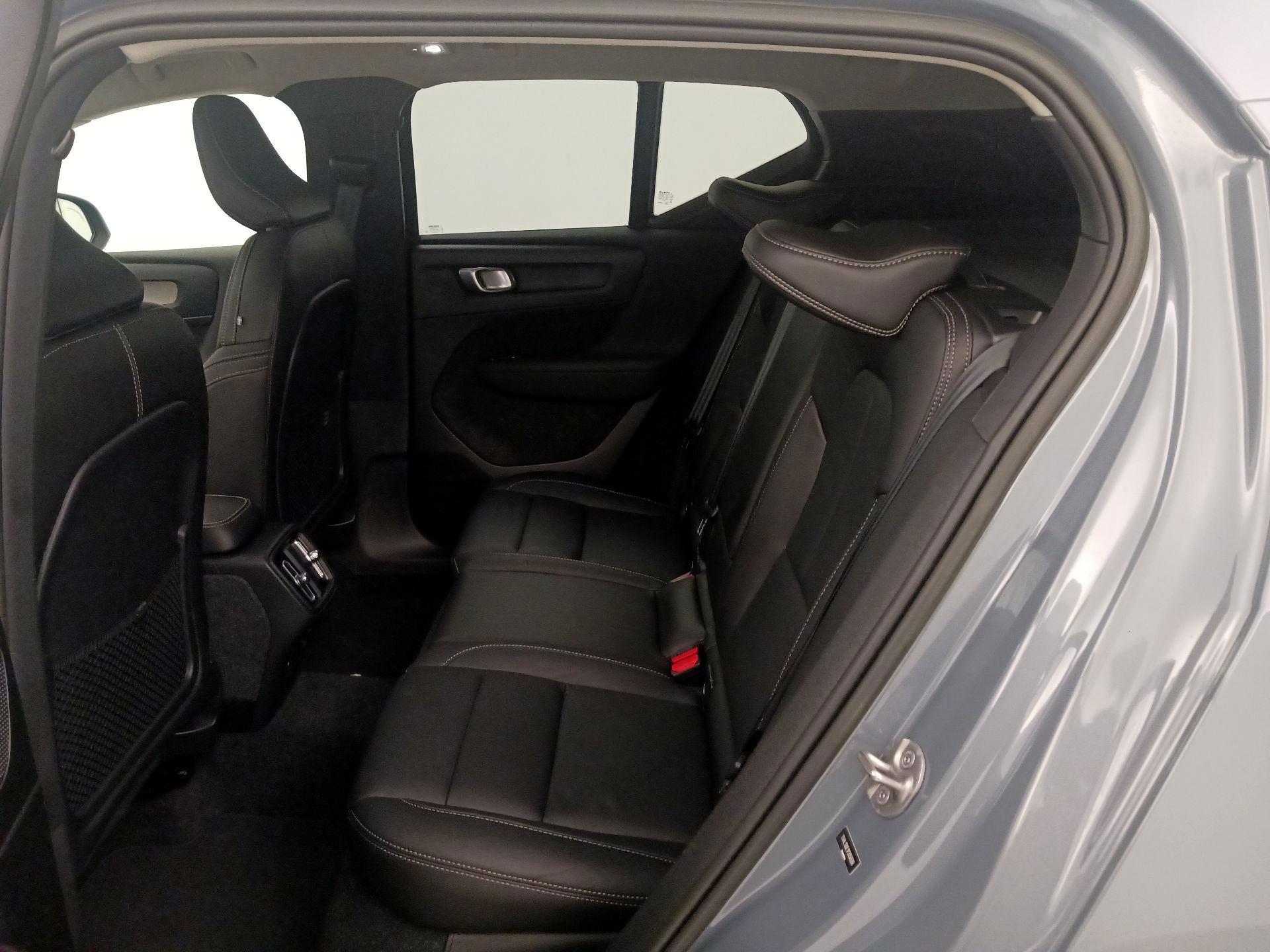 Thumbnail: 2023 Volvo XC40 - 20