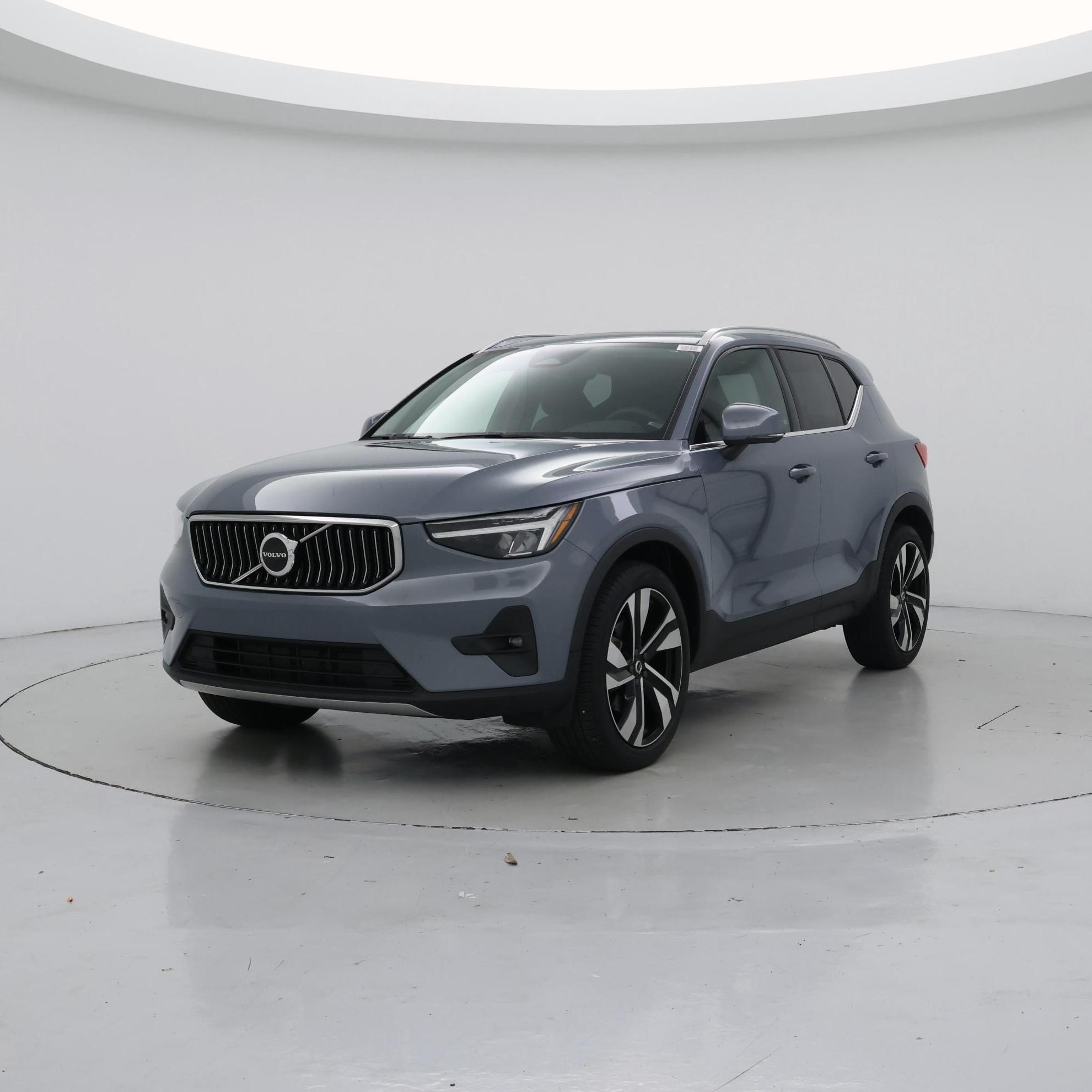 Thumbnail: 2023 Volvo XC40 - 4