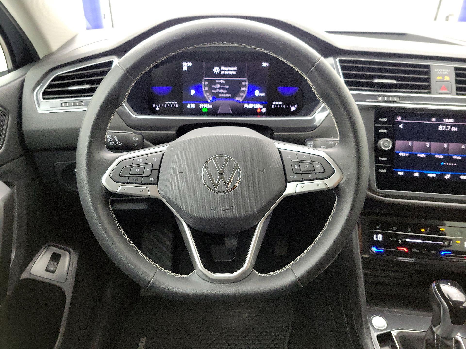 Thumbnail: 2023 Volkswagen Tiguan - 10