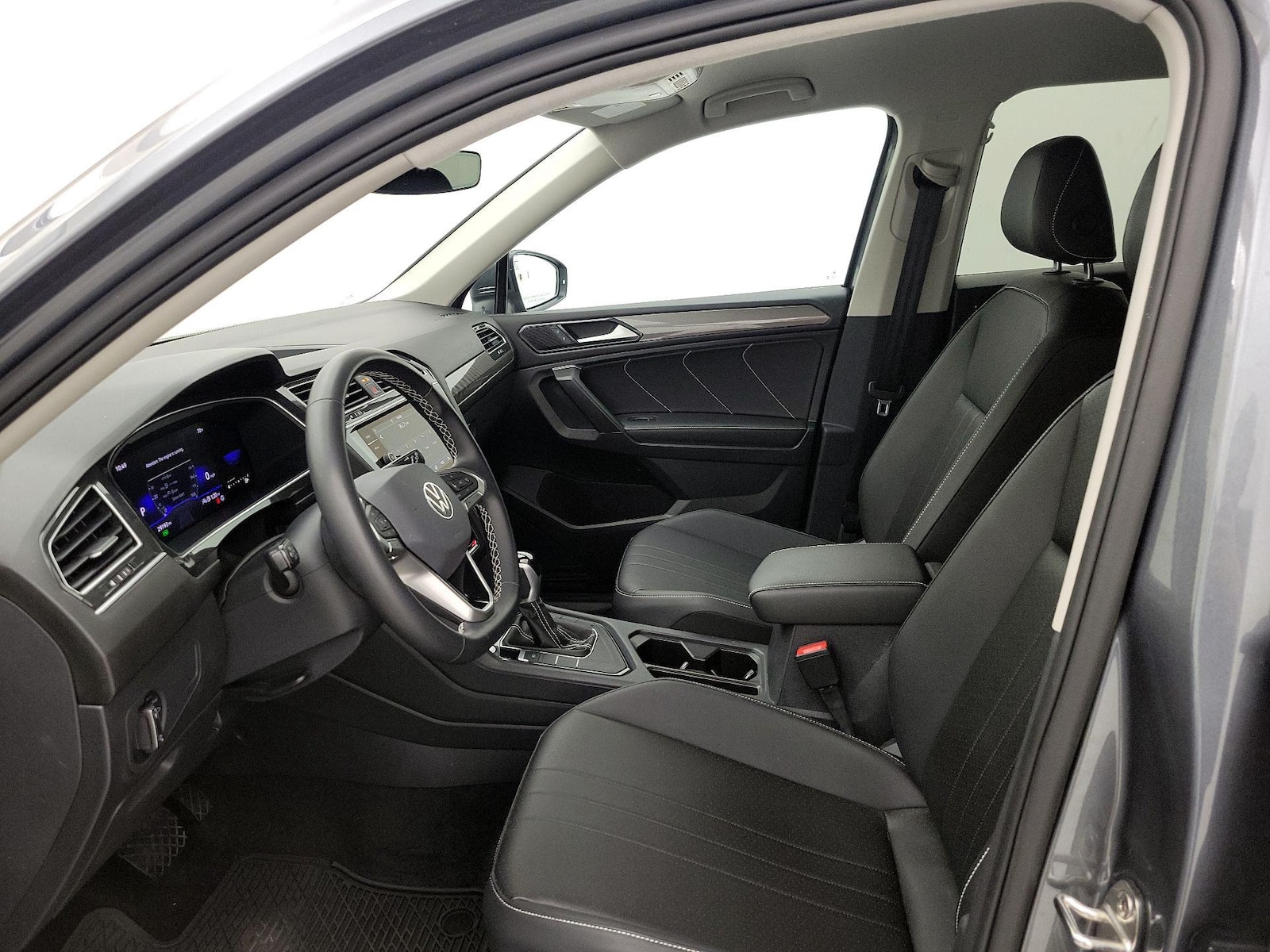 2023 Volkswagen Tiguan SE - Photo 12
