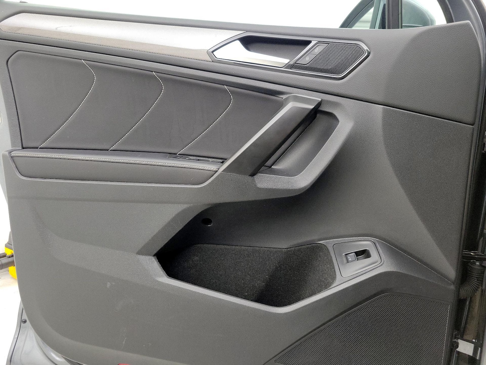 2023 Volkswagen Tiguan SE - Photo 13