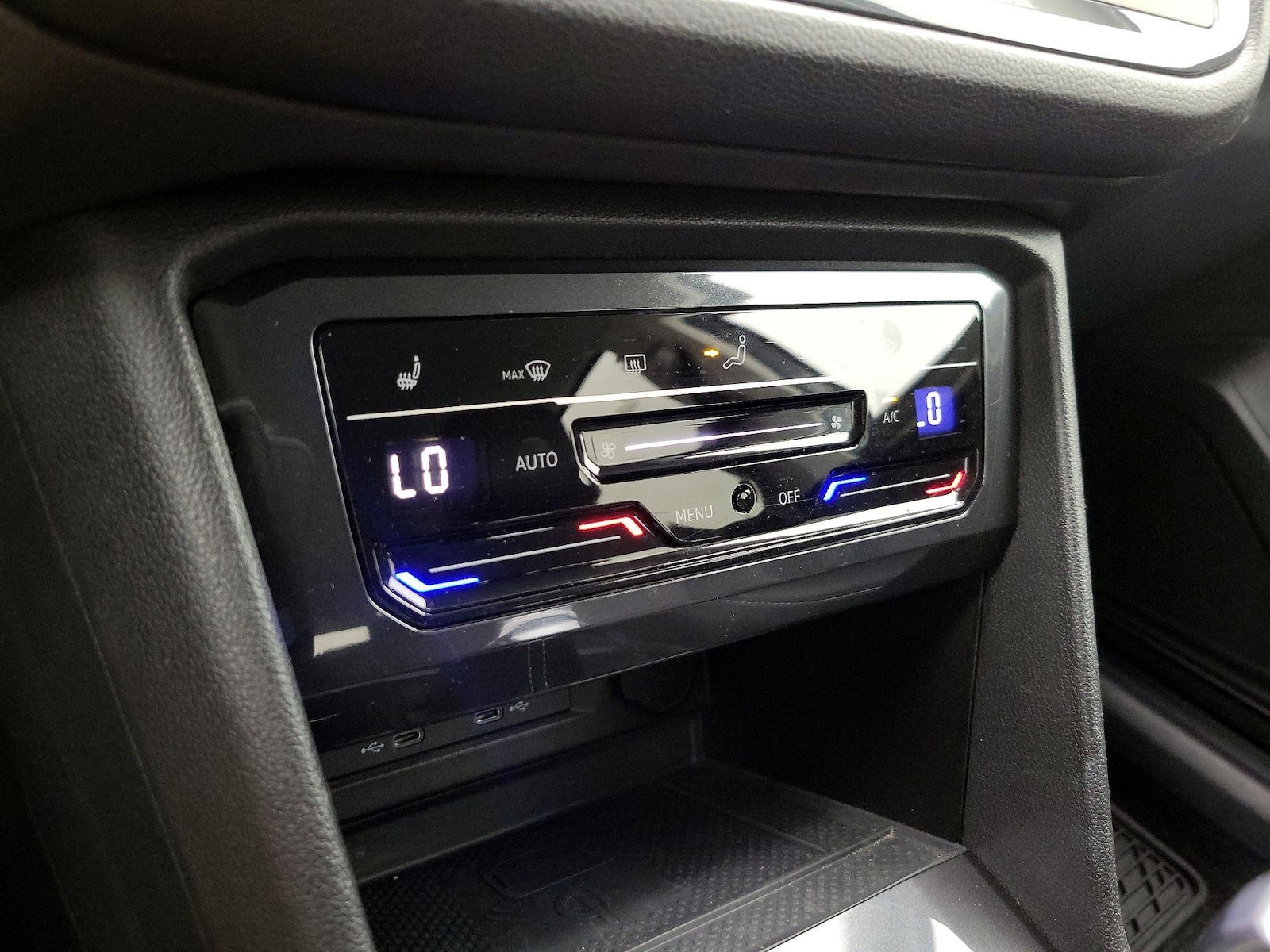 2023 Volkswagen Tiguan SE - Photo 17