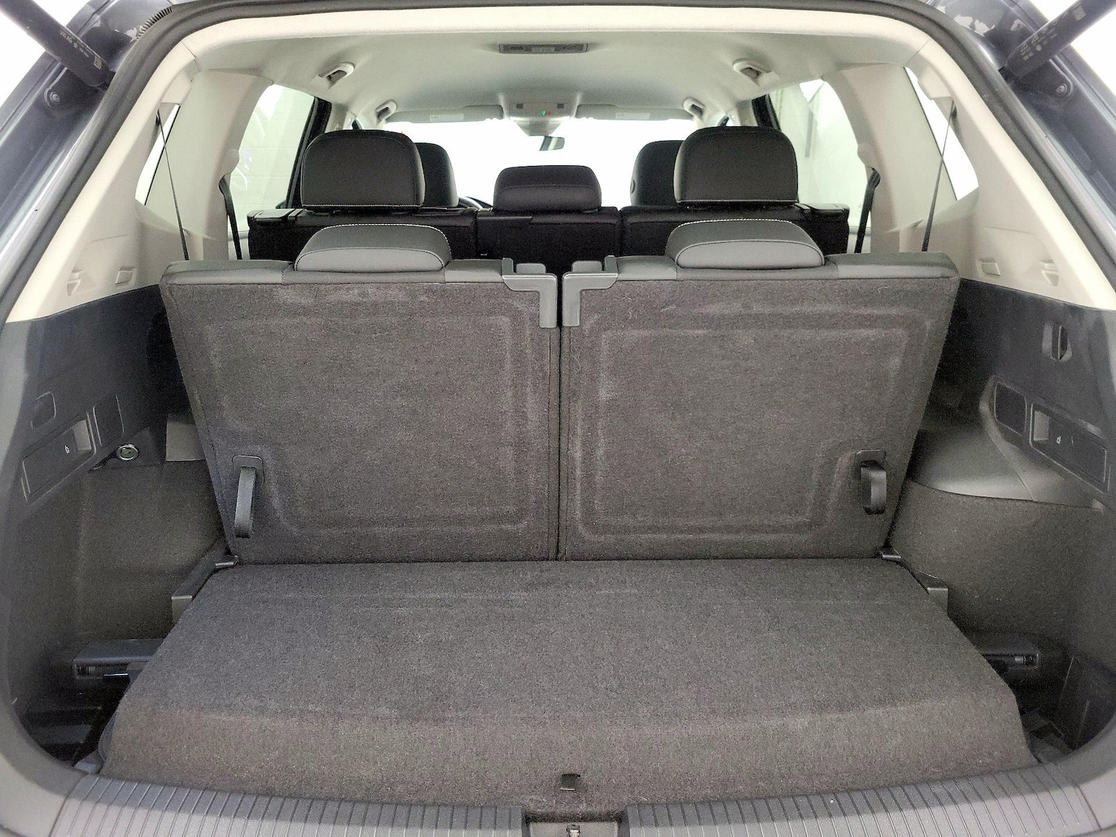 2023 Volkswagen Tiguan SE - Photo 22
