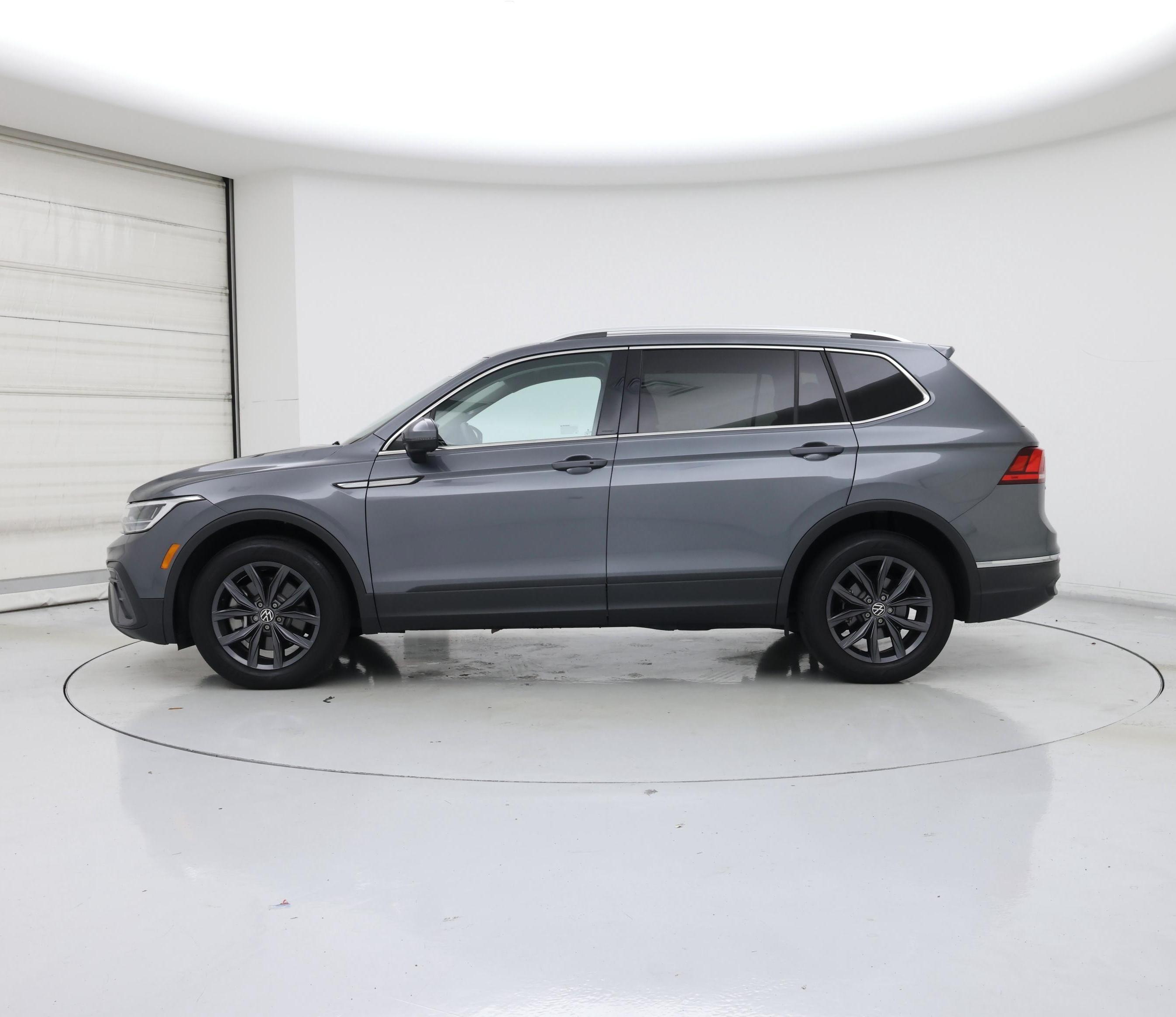 Thumbnail: 2023 Volkswagen Tiguan - 3