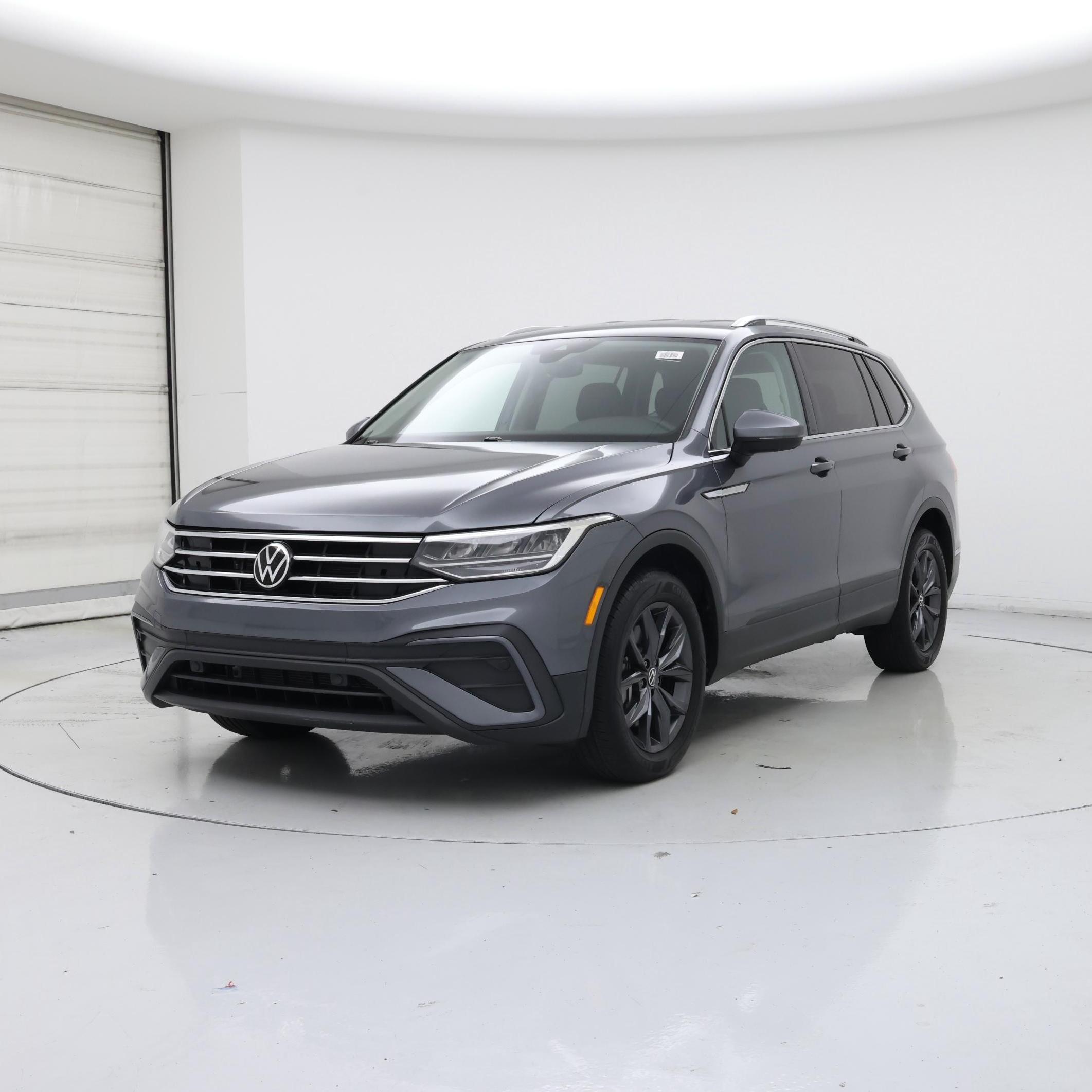 Thumbnail: 2023 Volkswagen Tiguan - 4