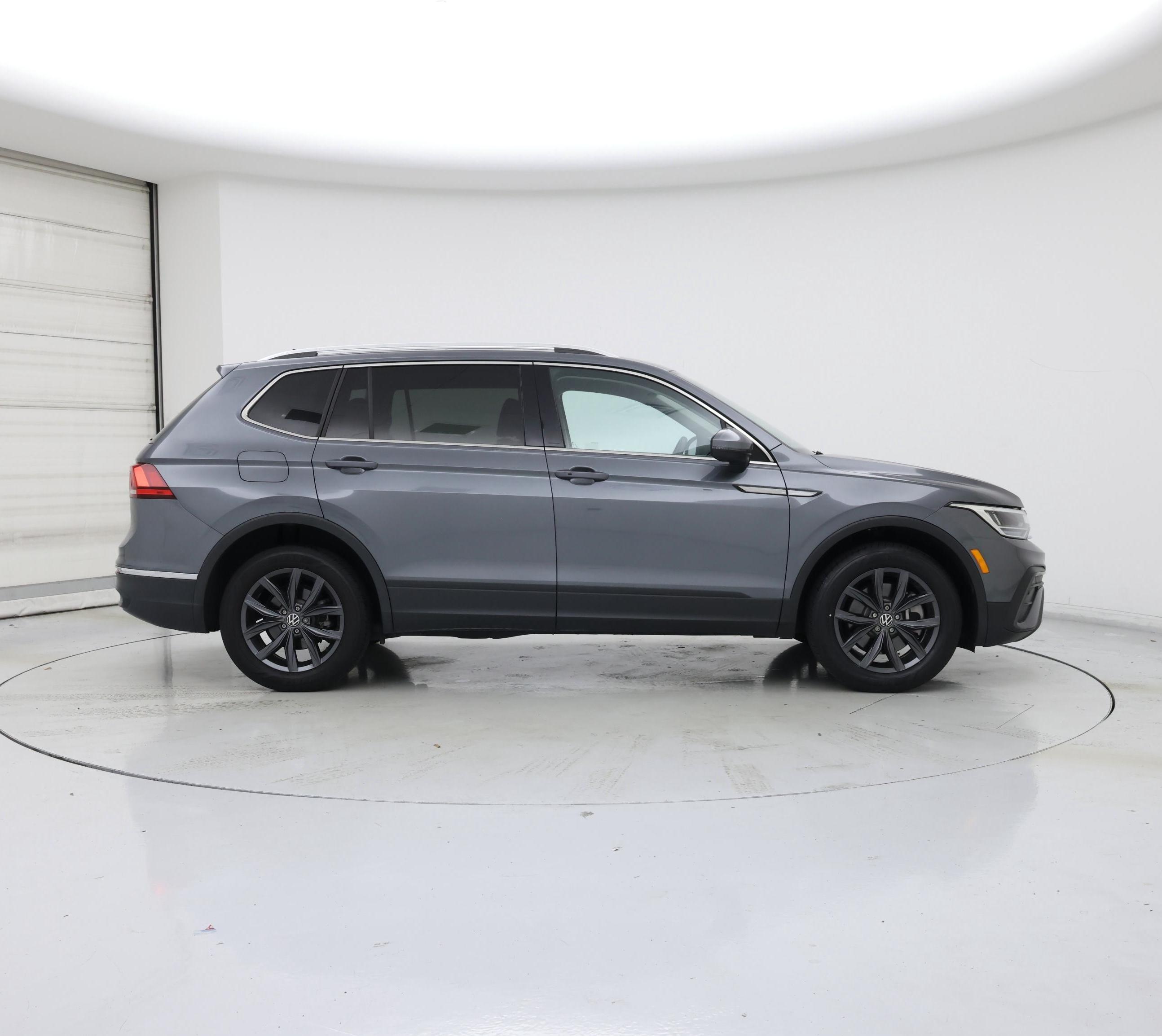 Thumbnail: 2023 Volkswagen Tiguan - 7
