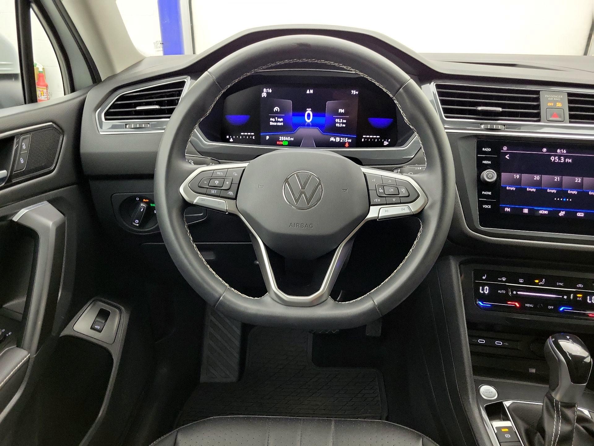 Thumbnail: 2023 Volkswagen Tiguan - 10