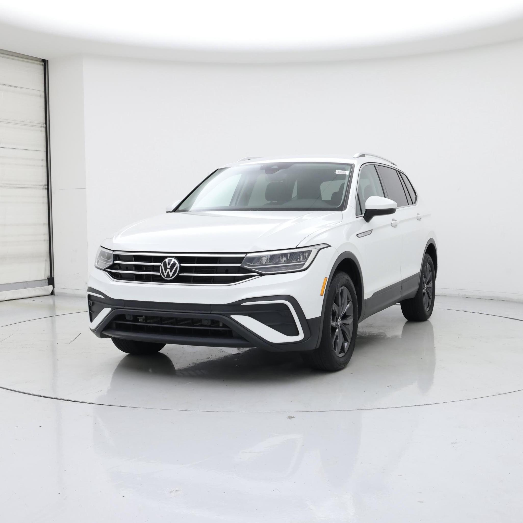 Thumbnail: 2023 Volkswagen Tiguan - 4