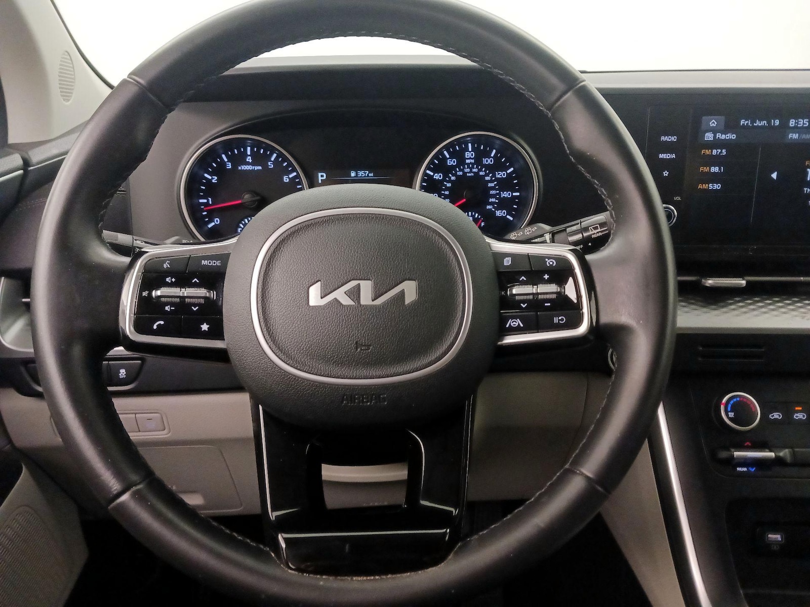 2022 Kia Carnival LX Seat Pkg - Photo 11