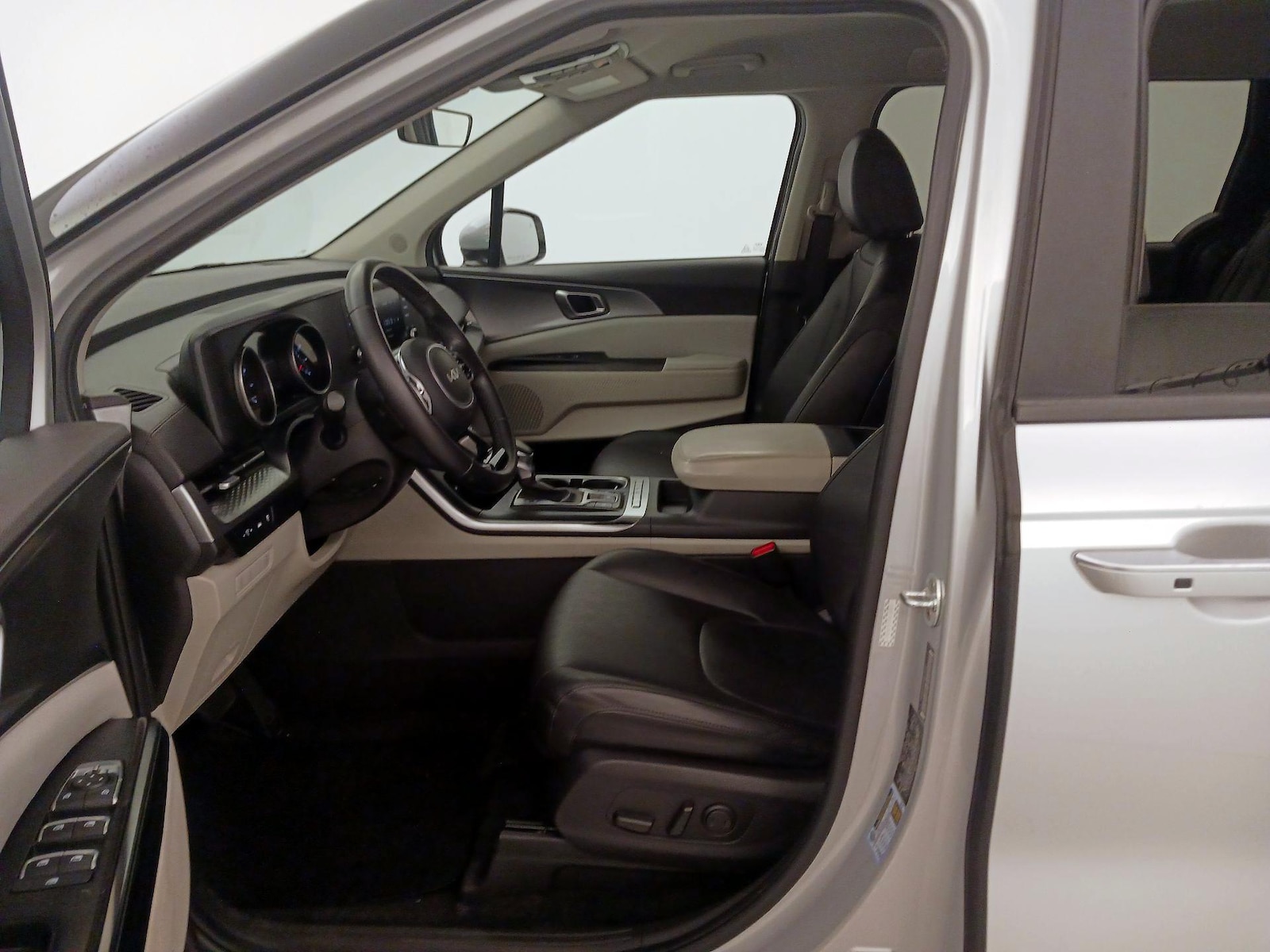 2022 Kia Carnival LX Seat Pkg - Photo 12