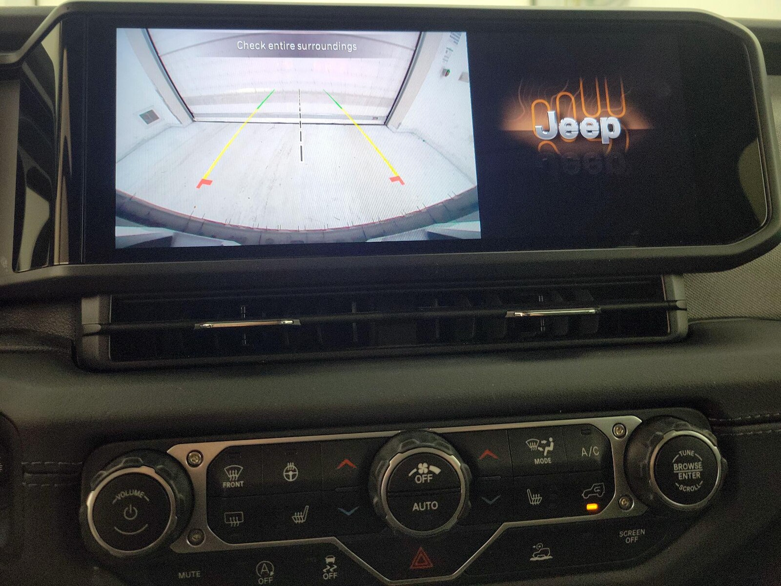 2025 Jeep Wrangler 4-Door Sahara - Photo 15