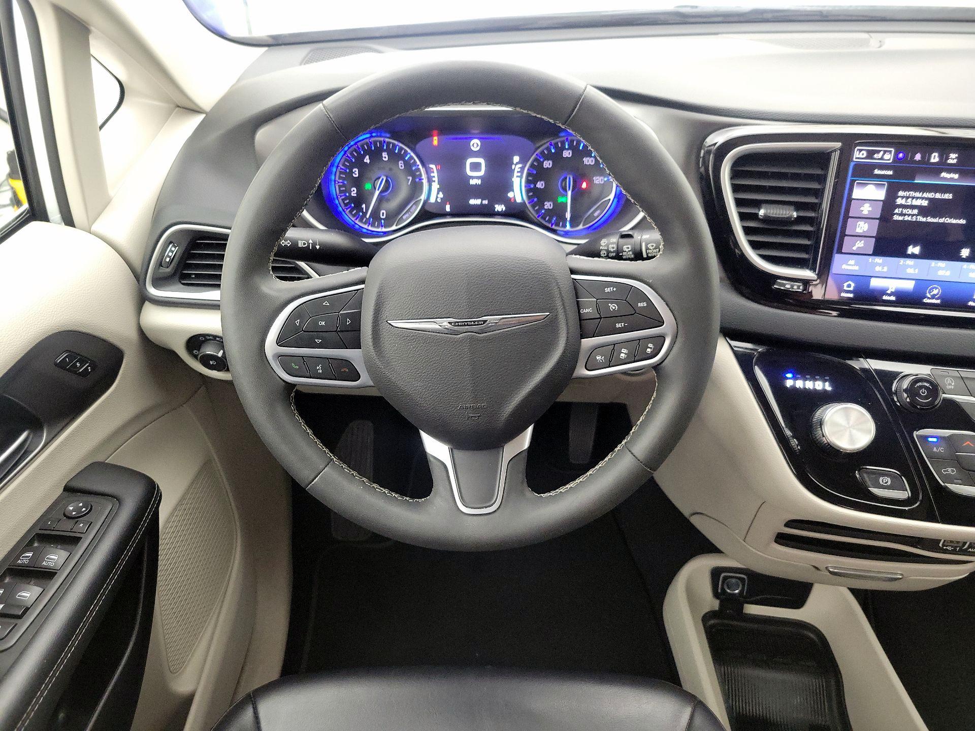 Thumbnail: 2023 Chrysler Pacifica - 10