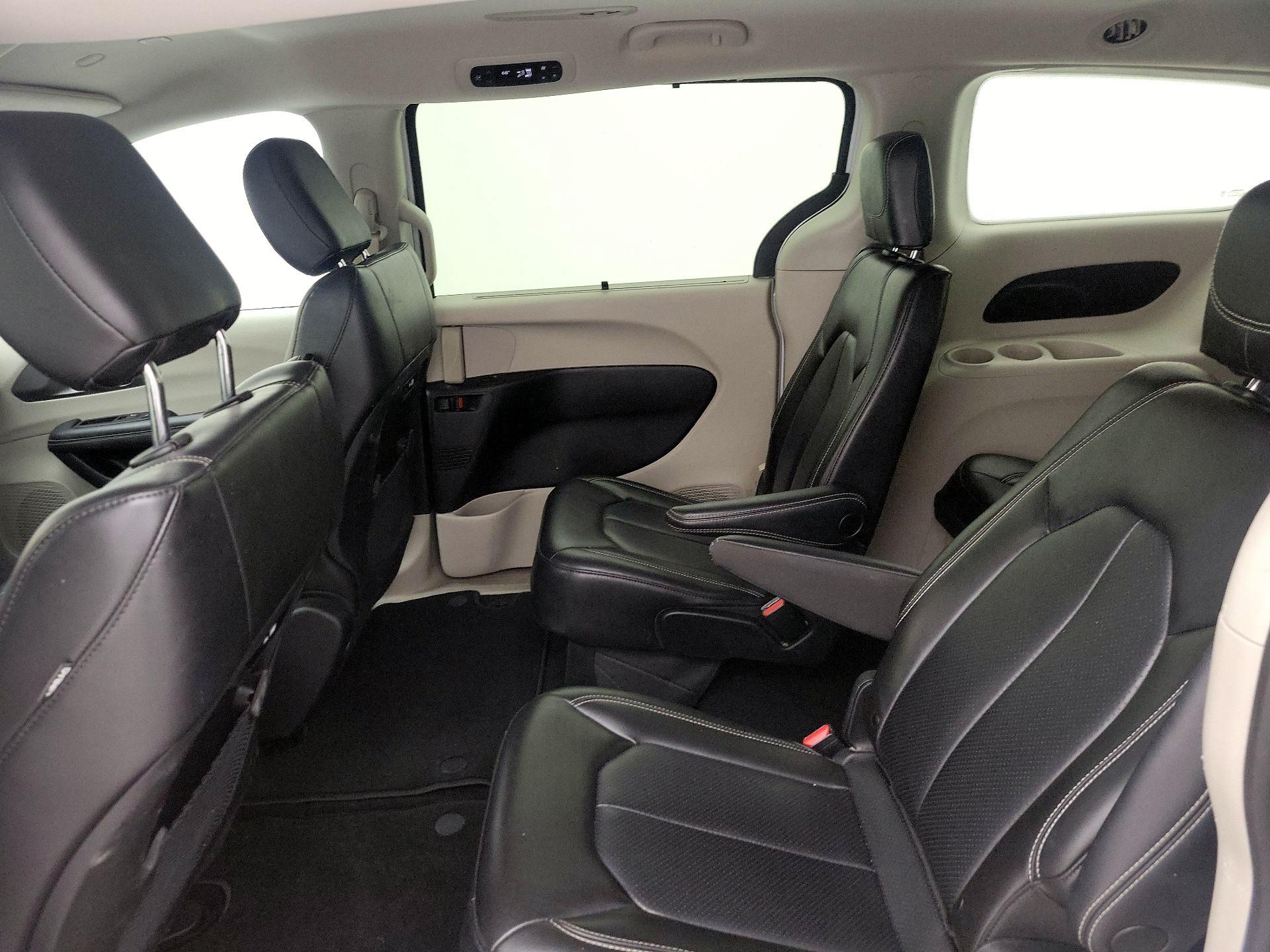 Thumbnail: 2023 Chrysler Pacifica - 19