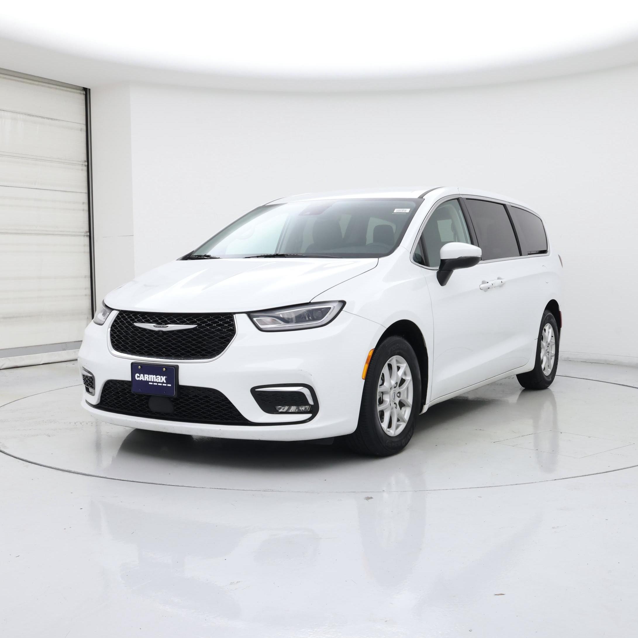 Thumbnail: 2023 Chrysler Pacifica - 4