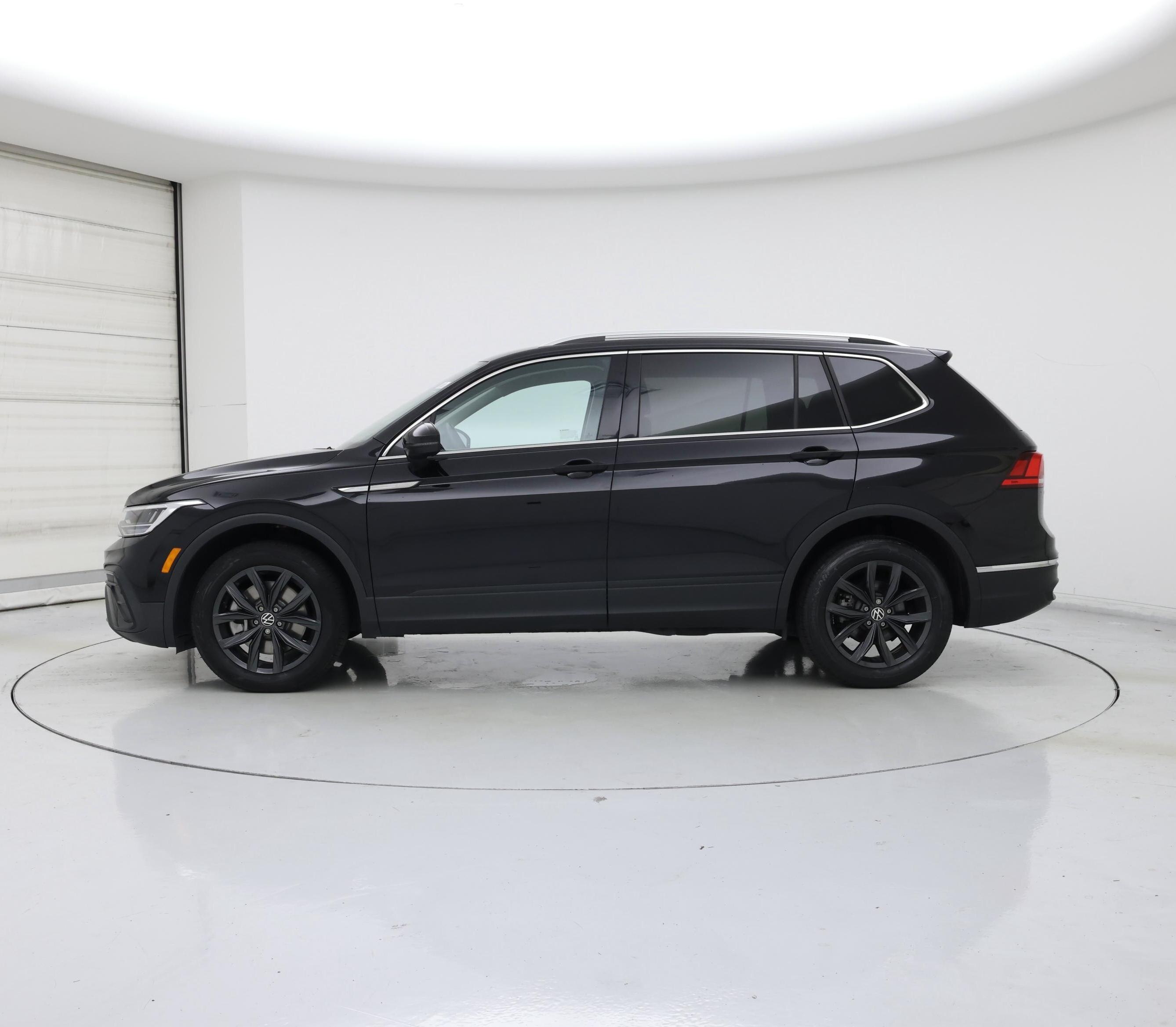 Thumbnail: 2024 Volkswagen Tiguan - 3