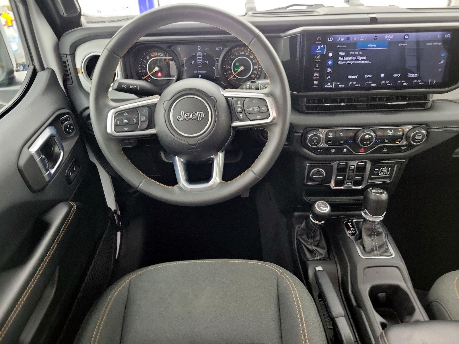 2025 Jeep Wrangler 4-Door Sahara - Photo 11