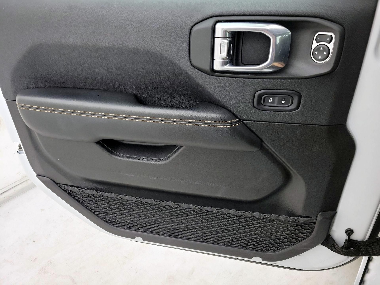 2025 Jeep Wrangler 4-Door Sahara - Photo 13