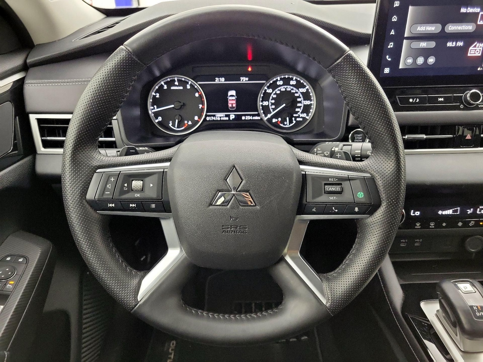 2025 Mitsubishi Outlander SE - Photo 11