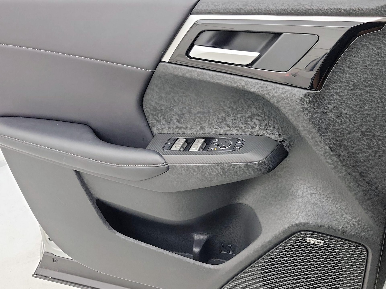 2025 Mitsubishi Outlander SE - Photo 13