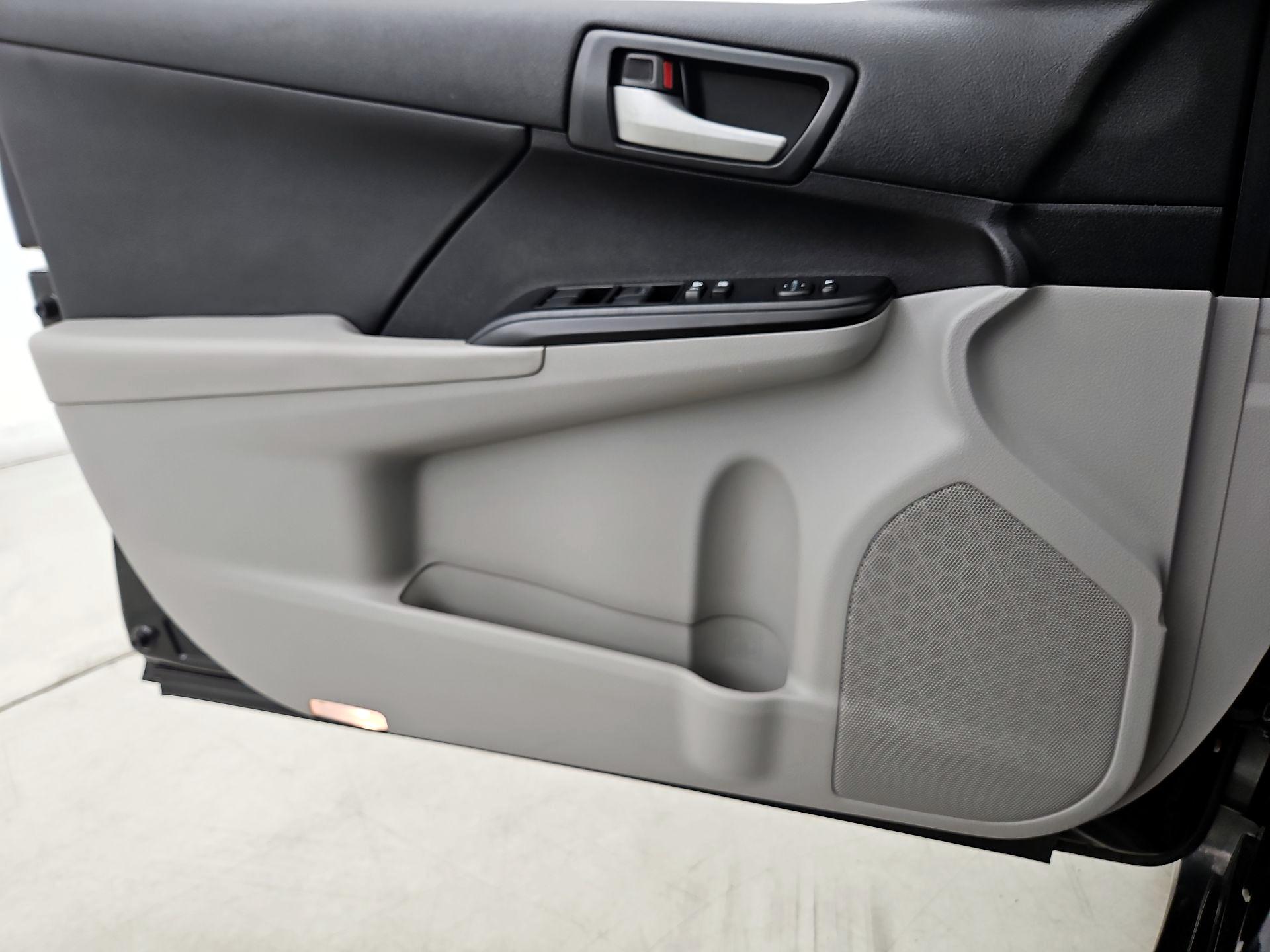 Thumbnail: 2014 Toyota Camry - 12