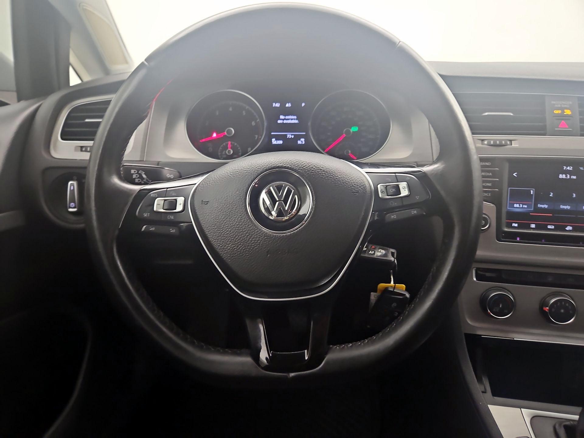 Thumbnail: 2016 Volkswagen Golf - 10