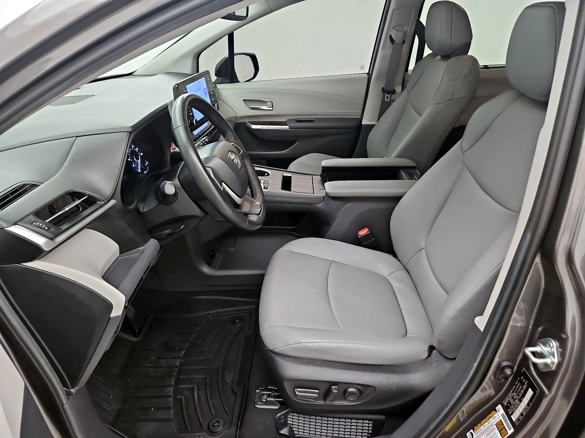 Thumbnail: 2023 Toyota Sienna - 11